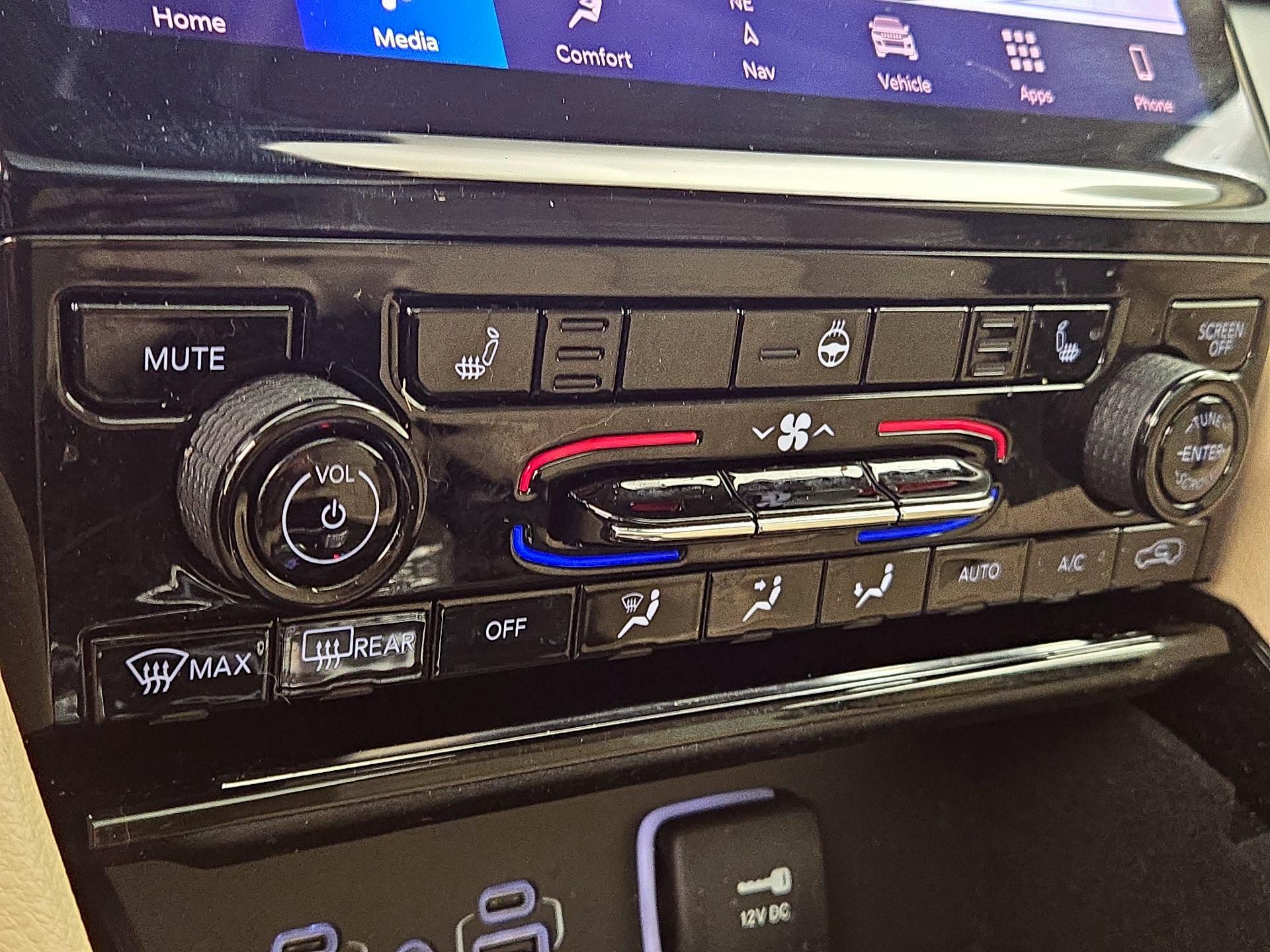 Thumbnail: 2022 Jeep Grand Cherokee - 16