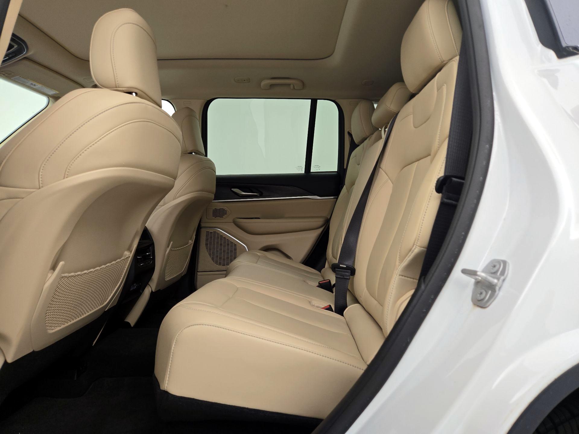 Thumbnail: 2022 Jeep Grand Cherokee - 20