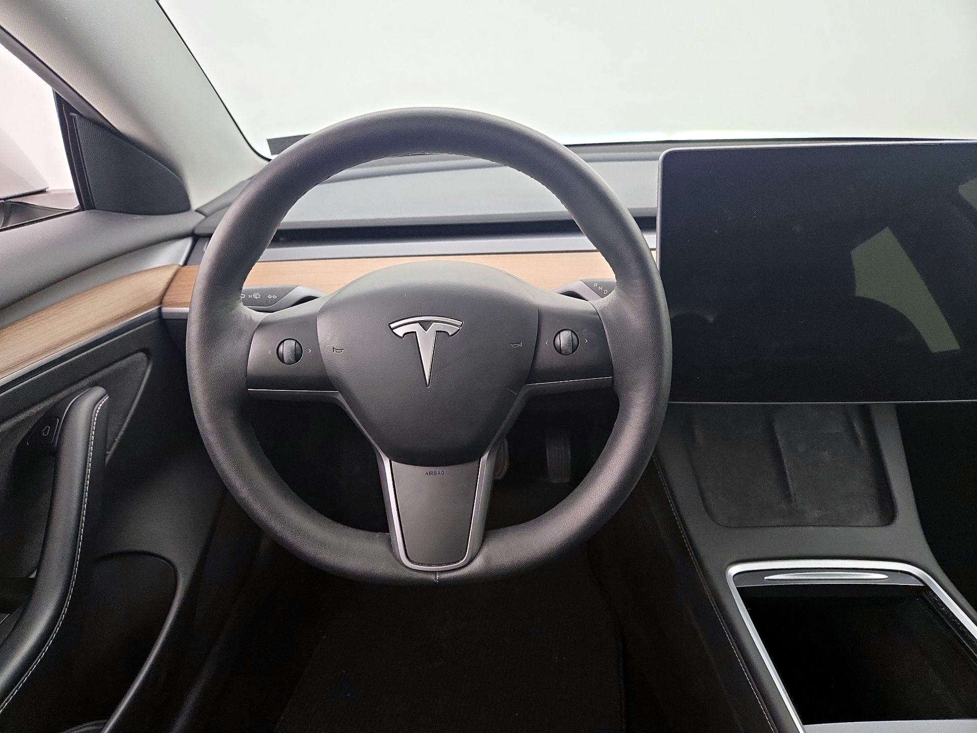 Thumbnail: 2023 Tesla Model 3 - 10