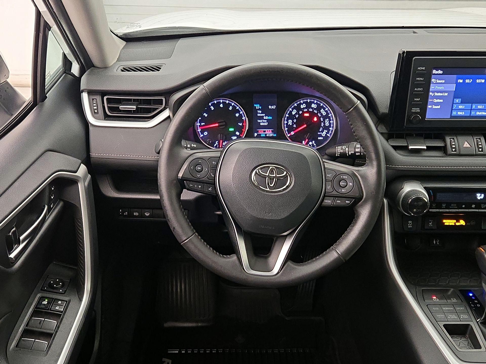 Thumbnail: 2019 Toyota RAV4 - 10