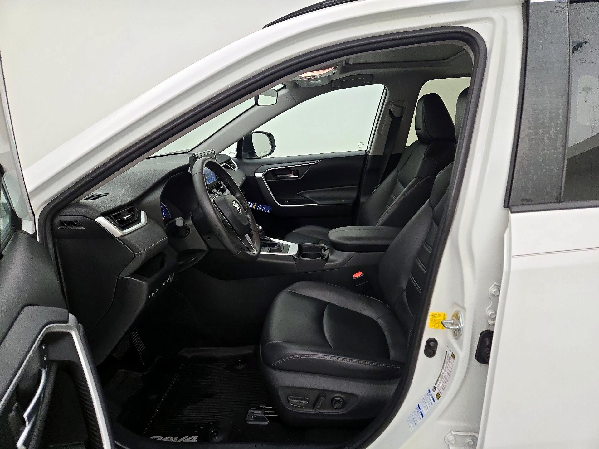 Thumbnail: 2019 Toyota RAV4 - 11