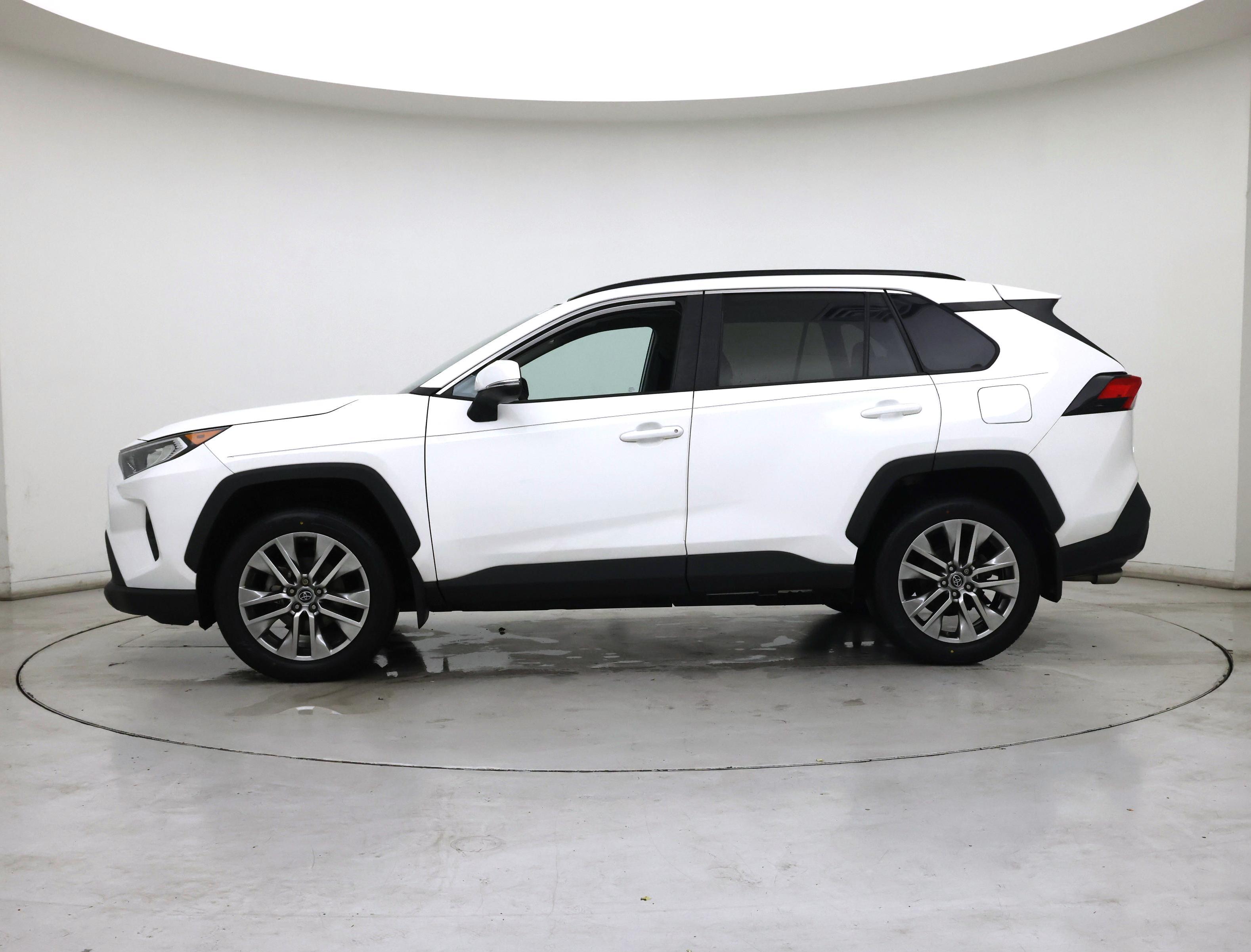 Thumbnail: 2019 Toyota RAV4 - 3