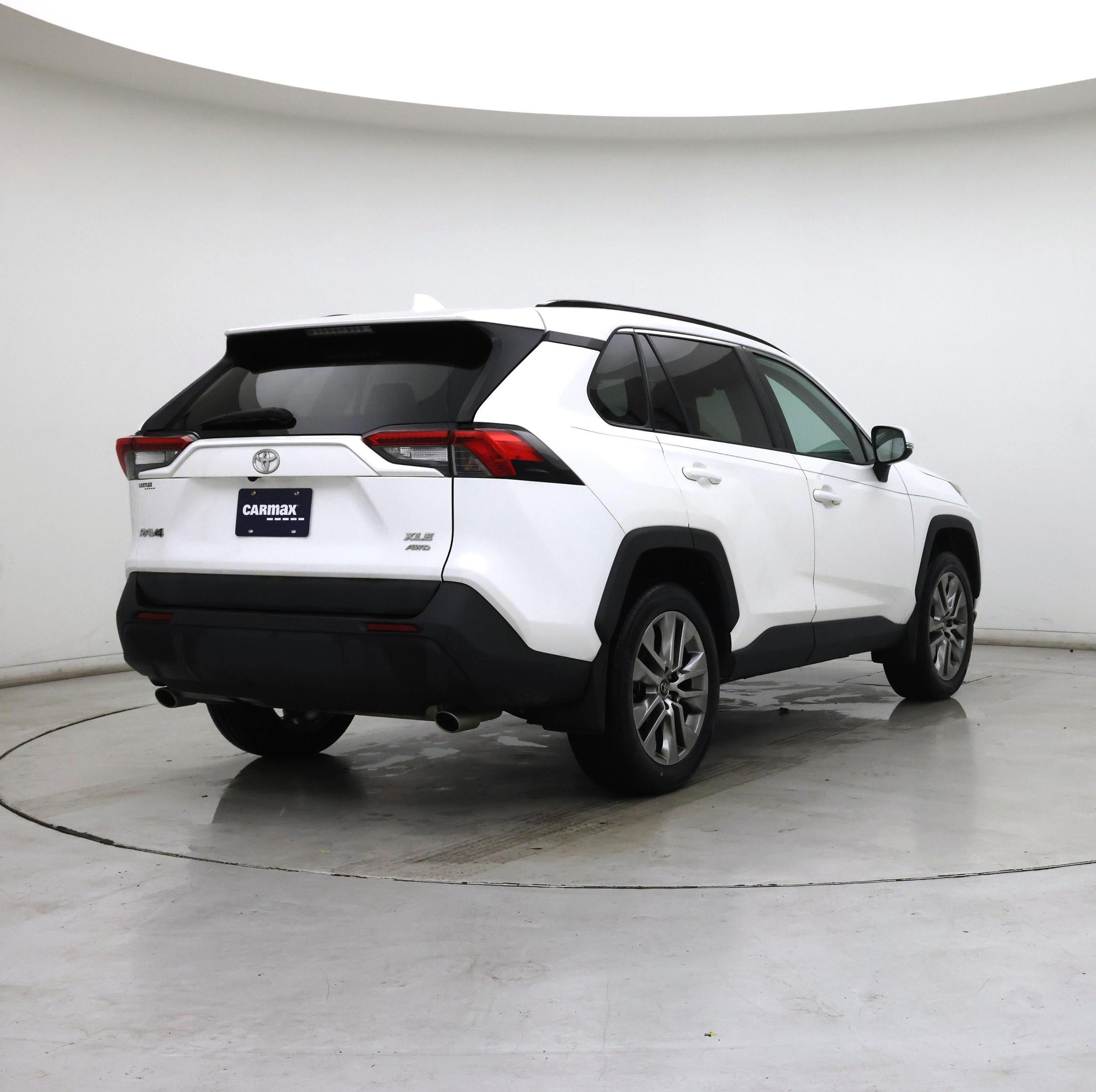 Thumbnail: 2019 Toyota RAV4 - 8