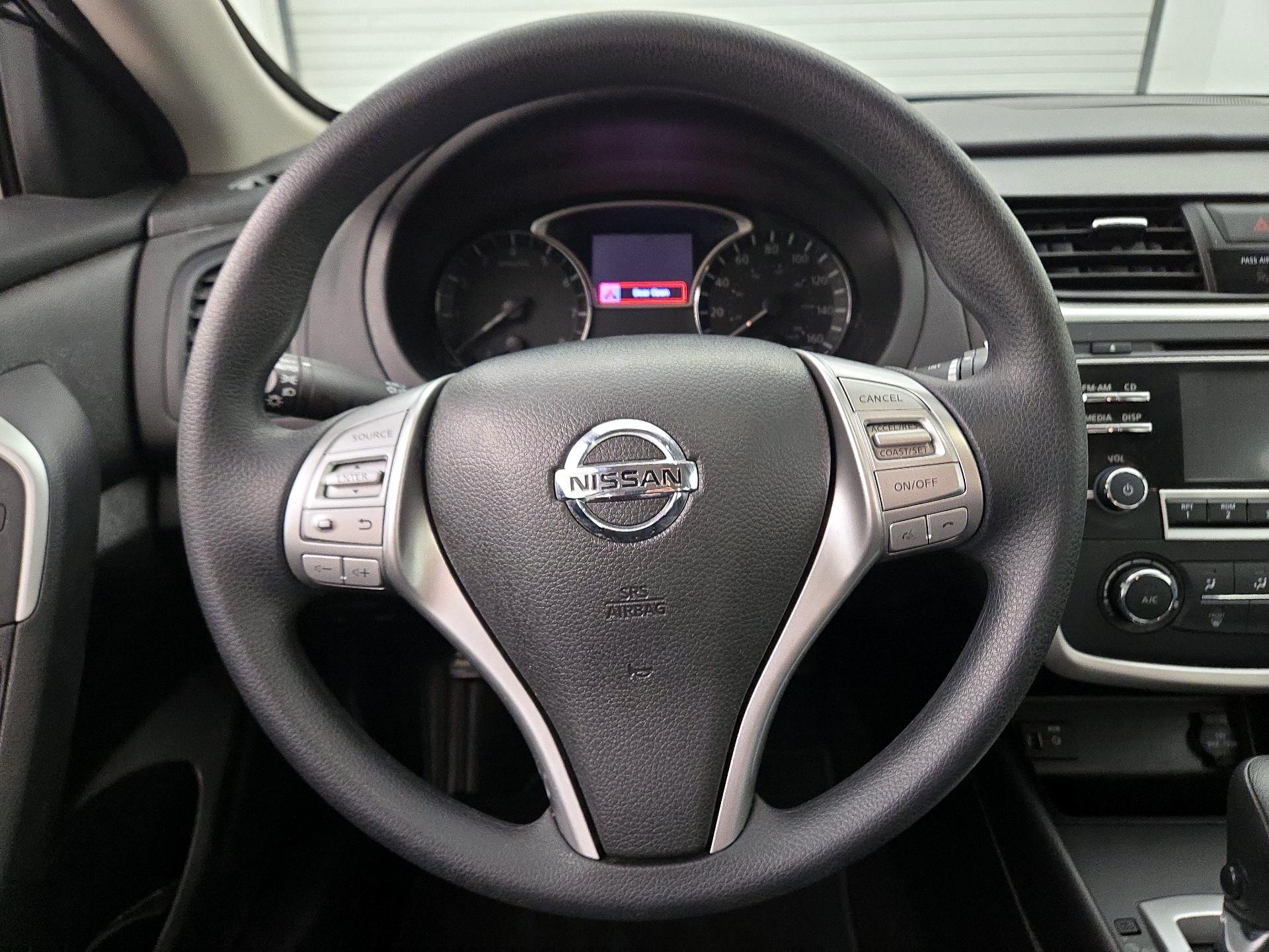 Thumbnail: 2016 Nissan Altima - 10