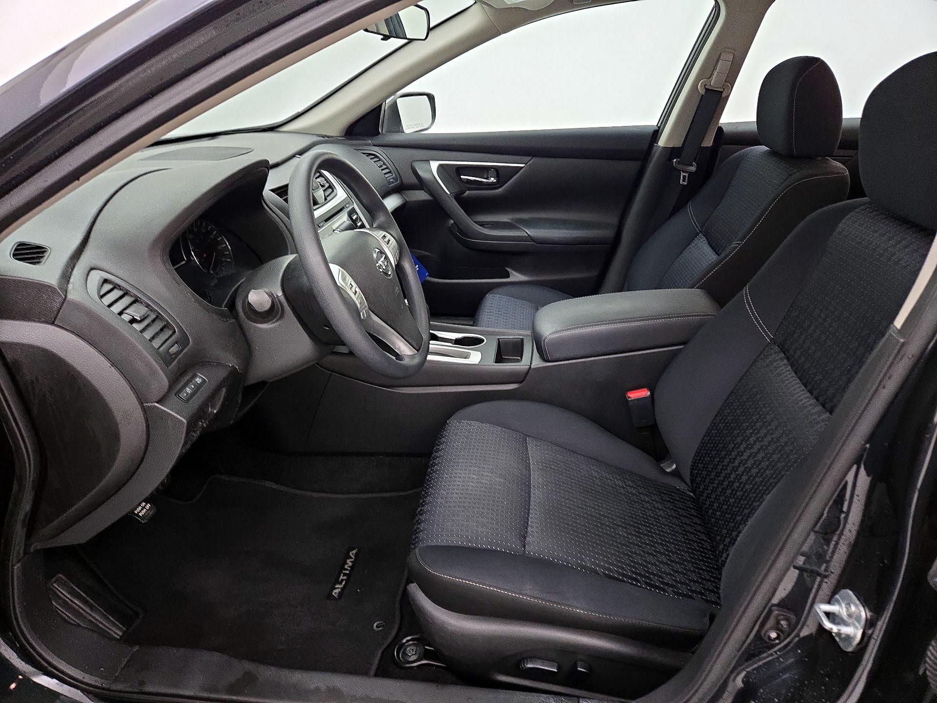 Thumbnail: 2016 Nissan Altima - 11