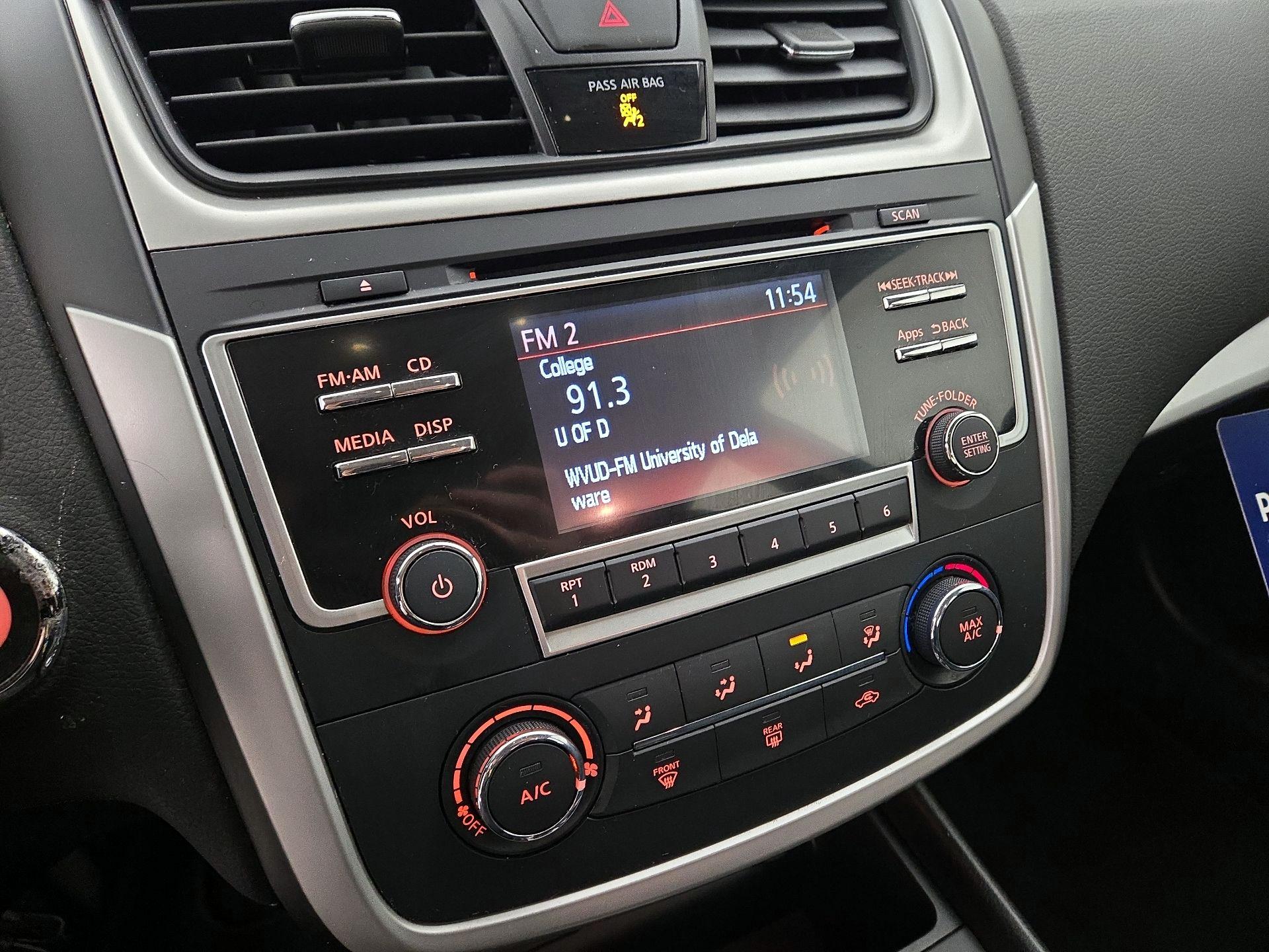 Thumbnail: 2016 Nissan Altima - 14