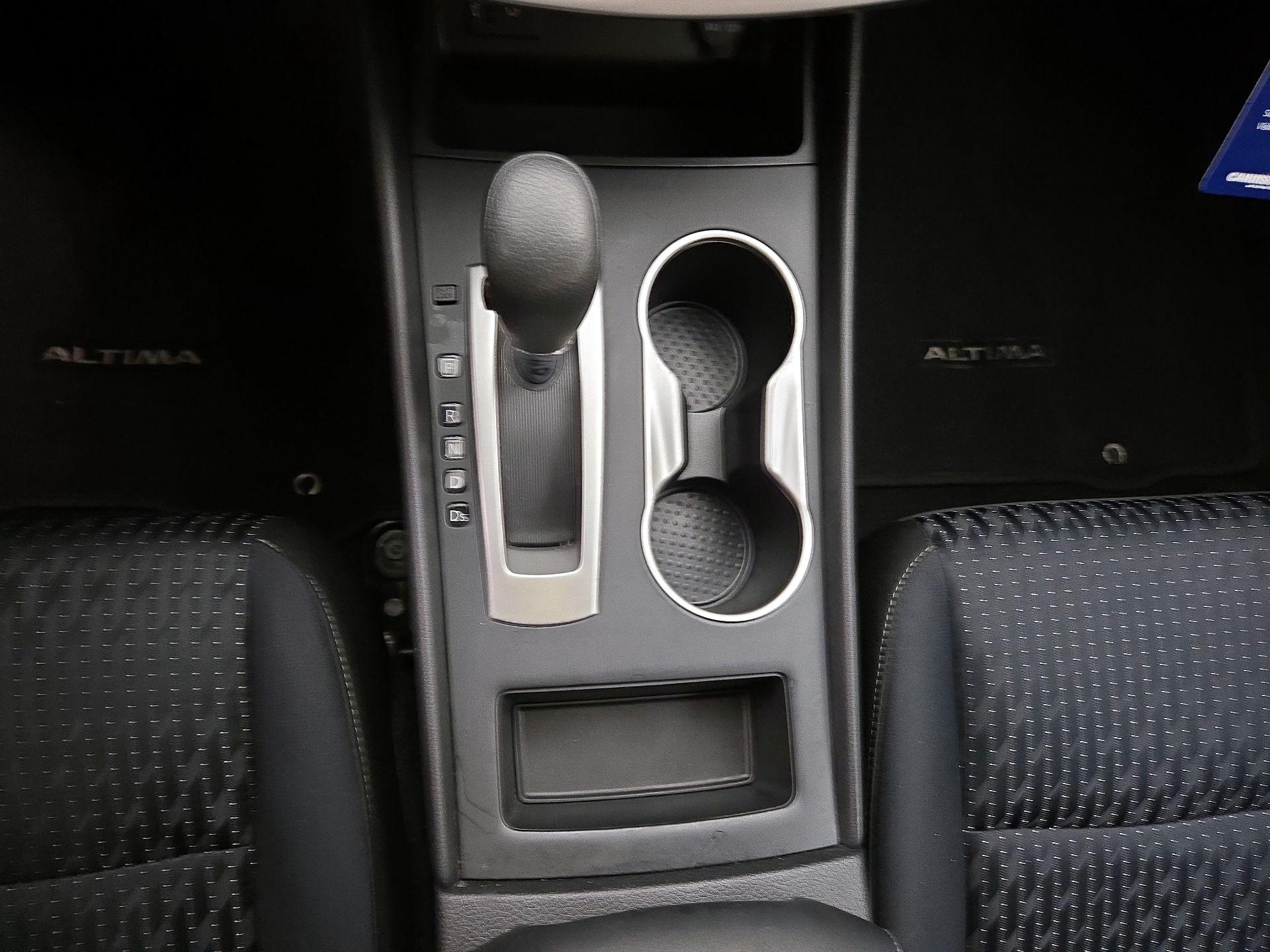 Thumbnail: 2016 Nissan Altima - 16