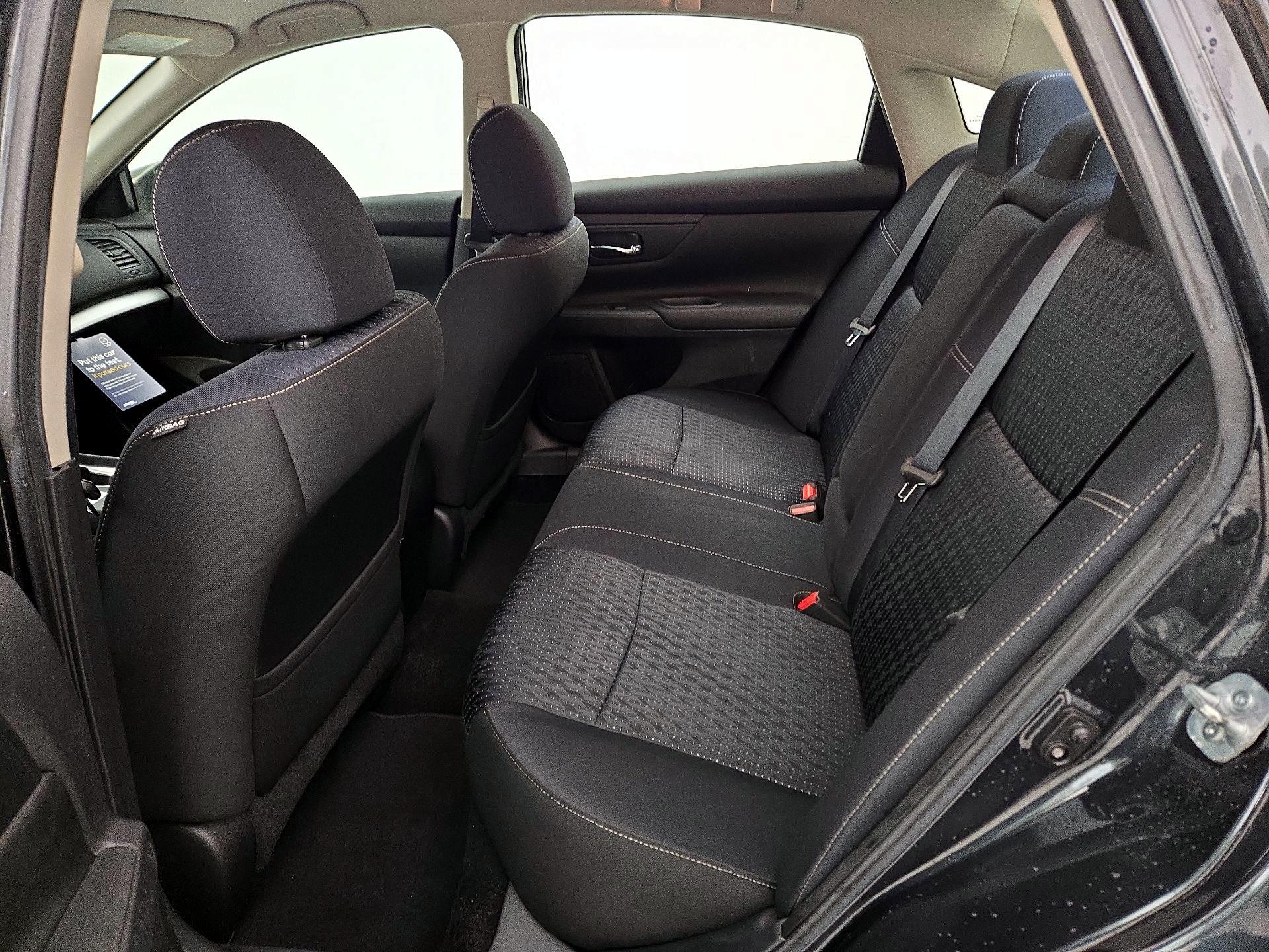 Thumbnail: 2016 Nissan Altima - 18