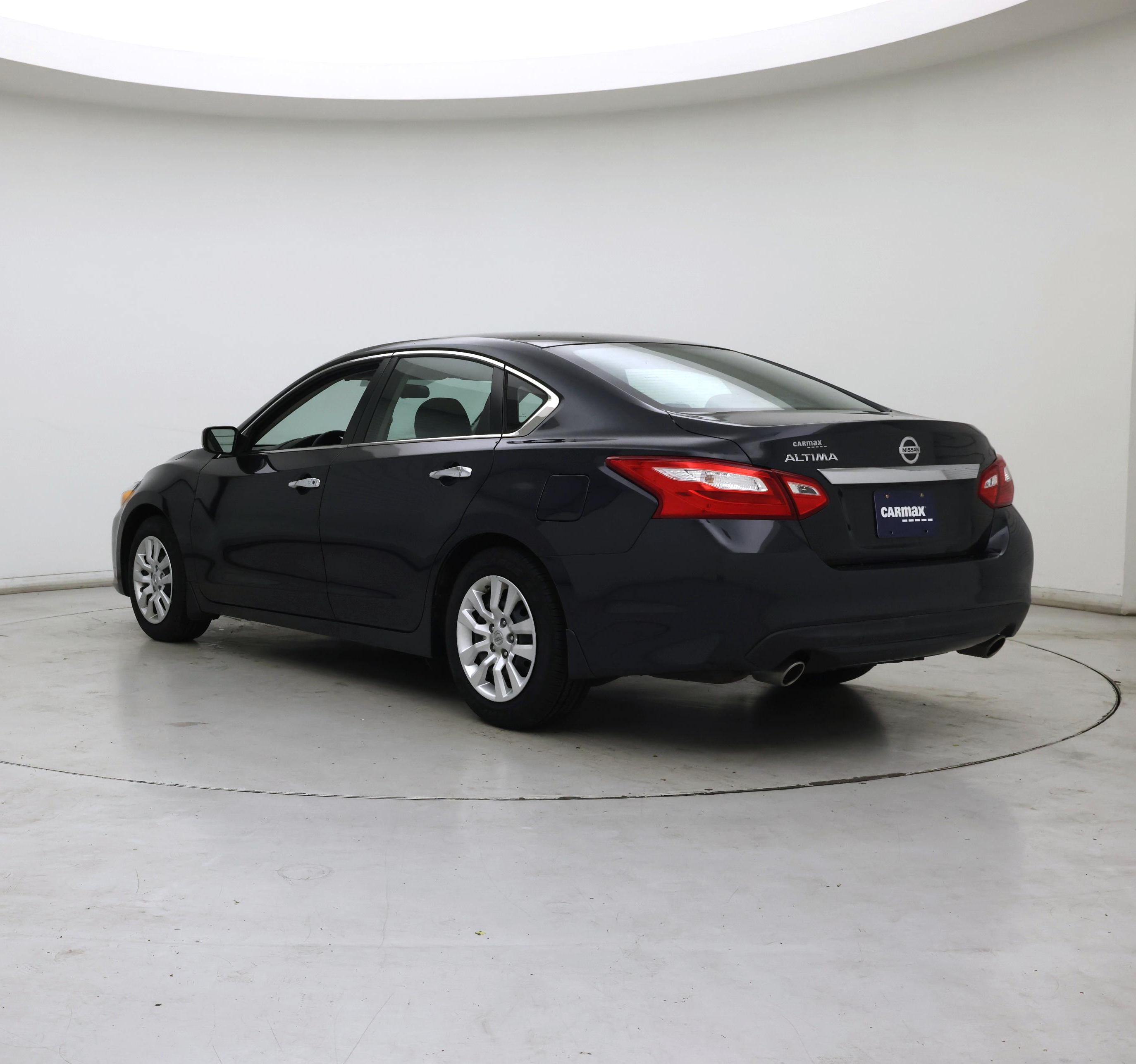 Thumbnail: 2016 Nissan Altima - 2