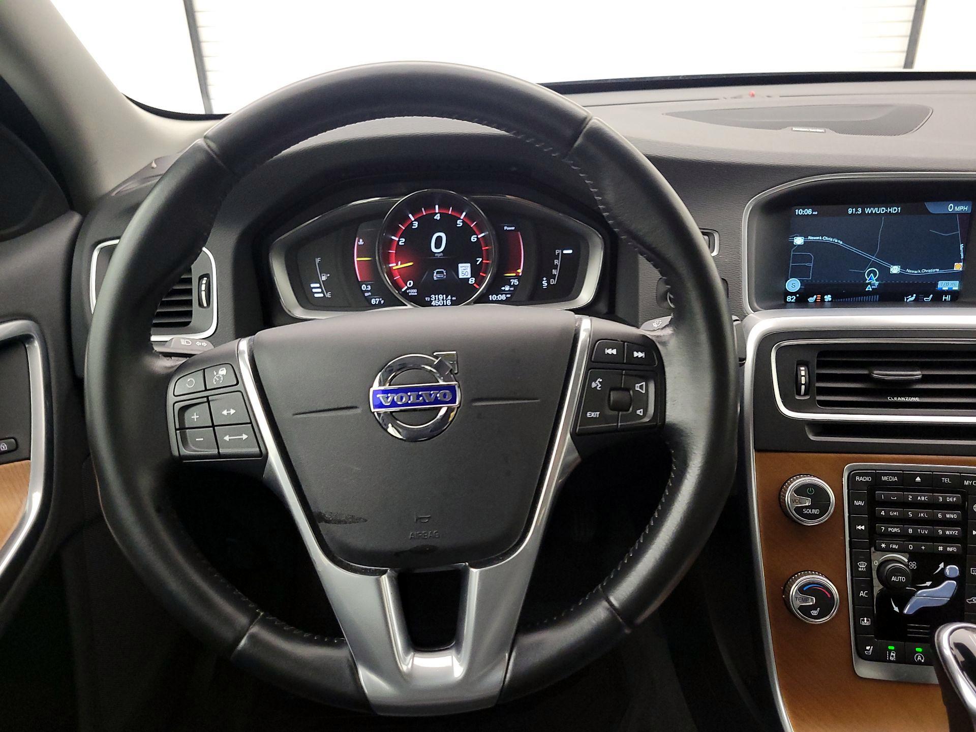 Thumbnail: 2017 Volvo S60 - 10