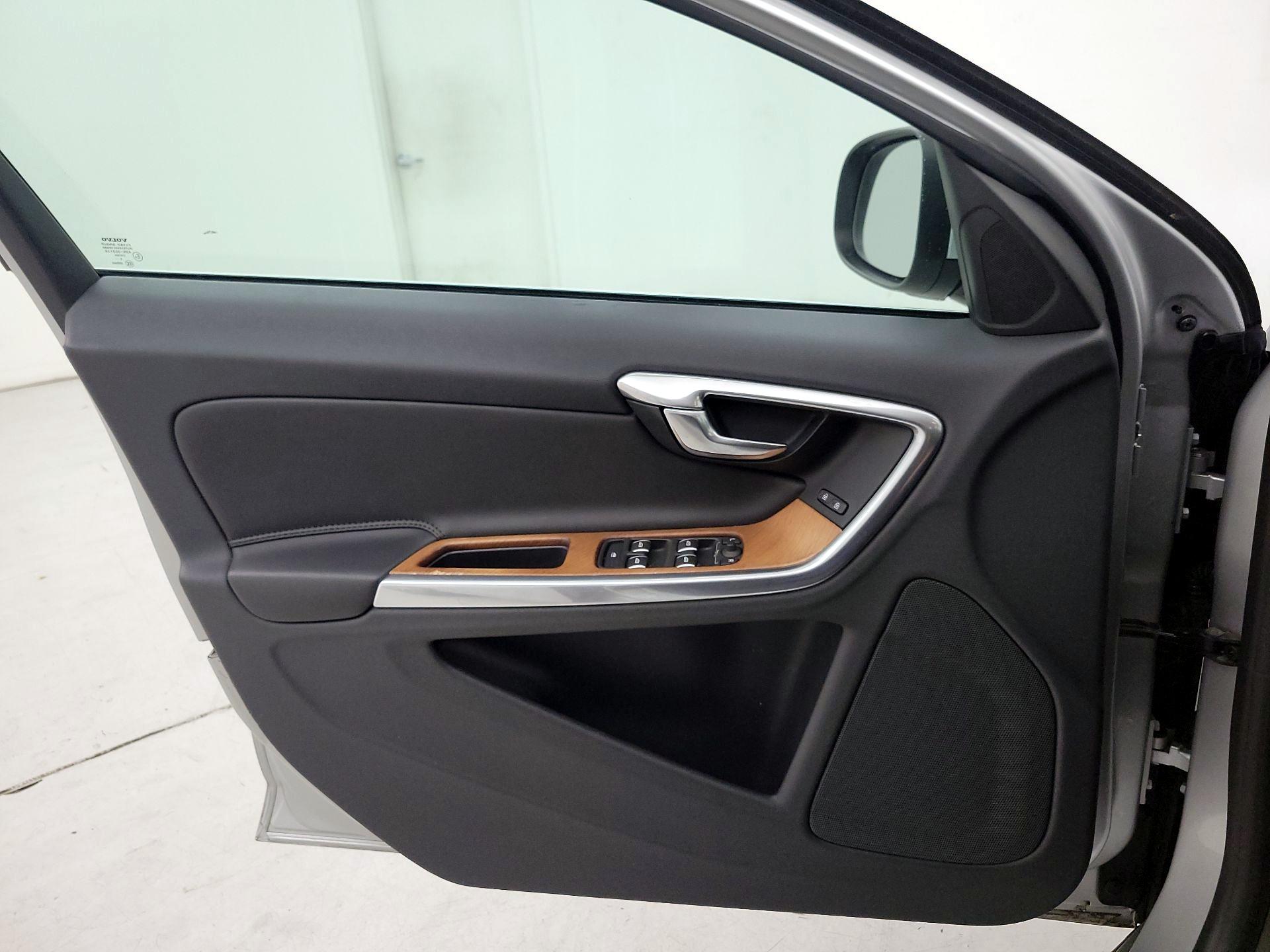 Thumbnail: 2017 Volvo S60 - 12