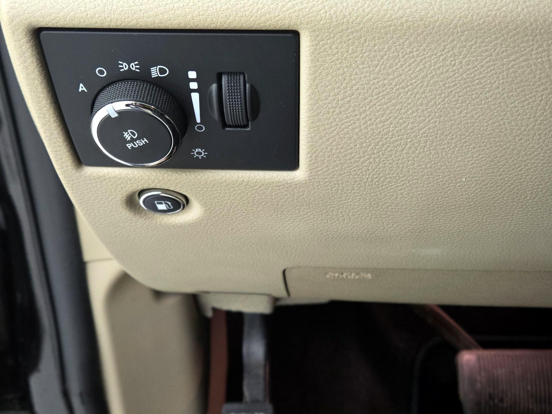 Thumbnail: 2015 Jeep Grand Cherokee - 13