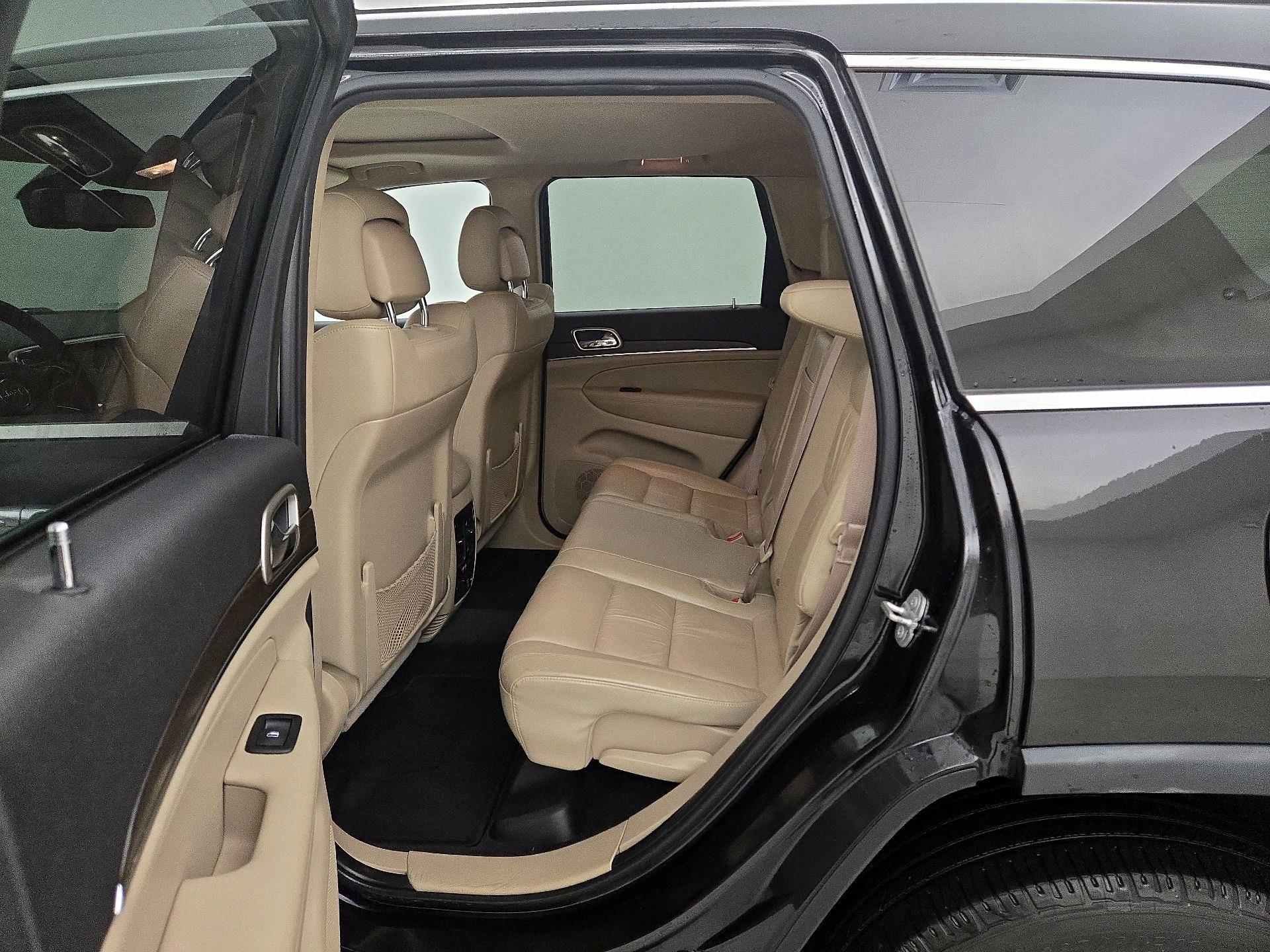 Thumbnail: 2015 Jeep Grand Cherokee - 18