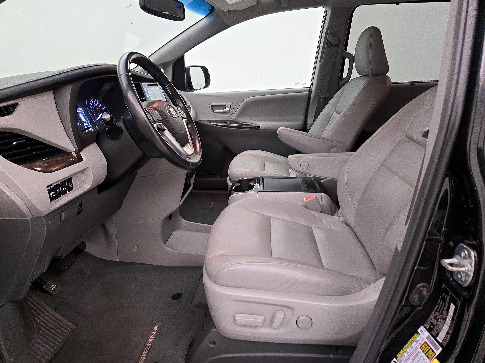 Thumbnail: 2016 Toyota Sienna - 11