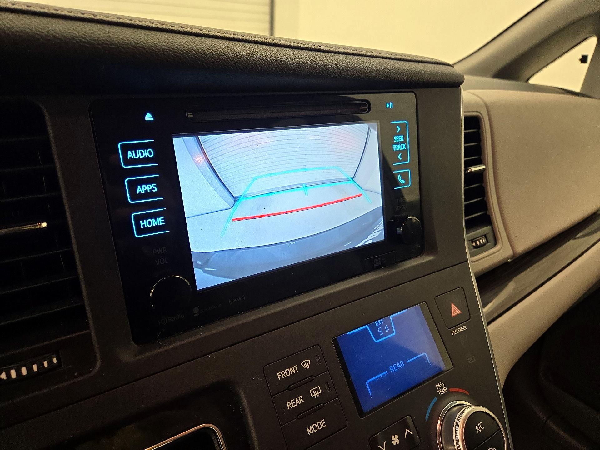 Thumbnail: 2016 Toyota Sienna - 14