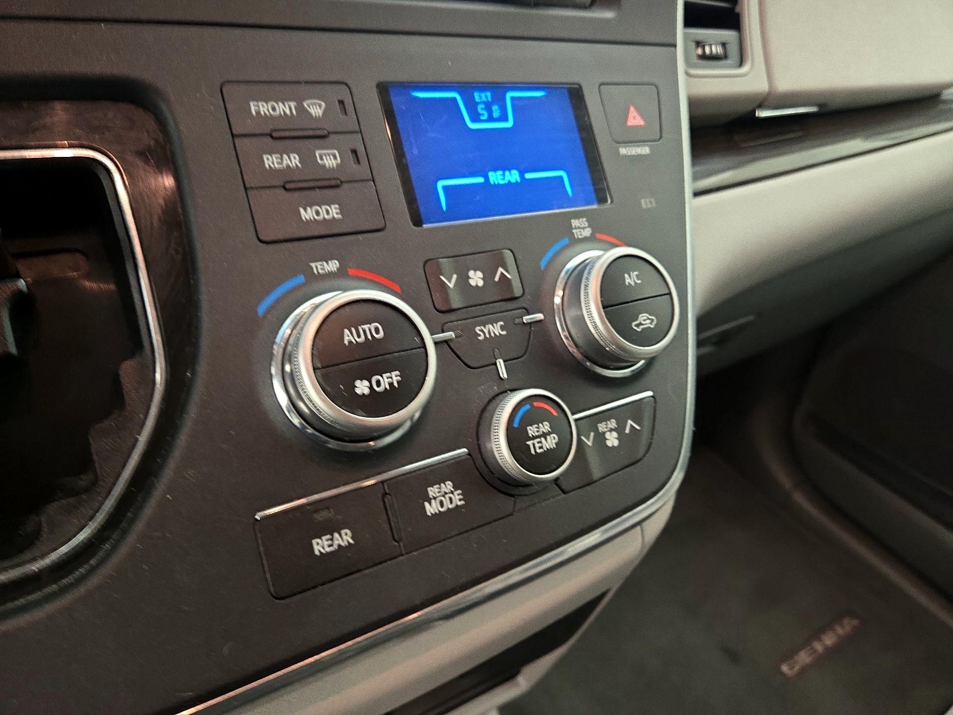 Thumbnail: 2016 Toyota Sienna - 16