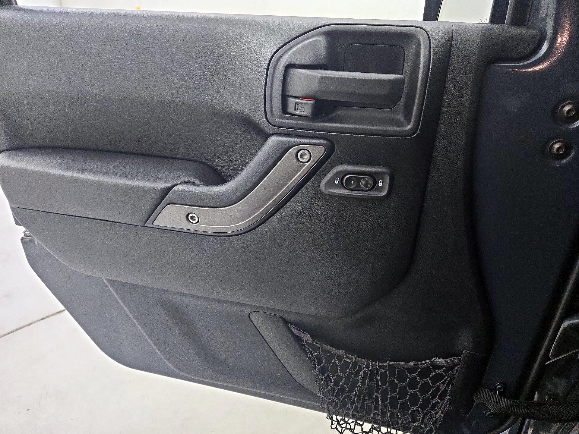 Thumbnail: 2017 Jeep Wrangler - 12