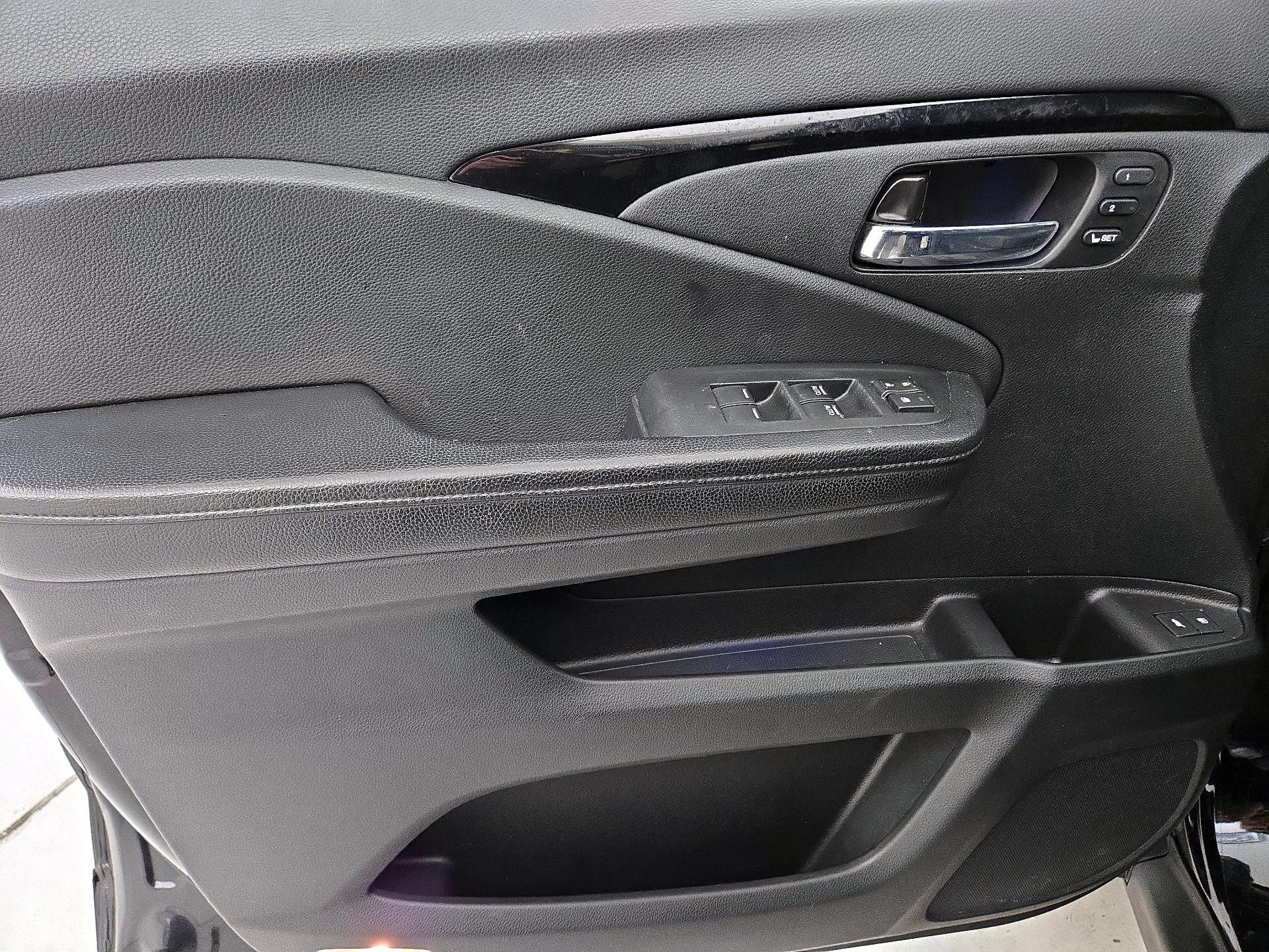 Thumbnail: 2016 Honda Pilot - 12