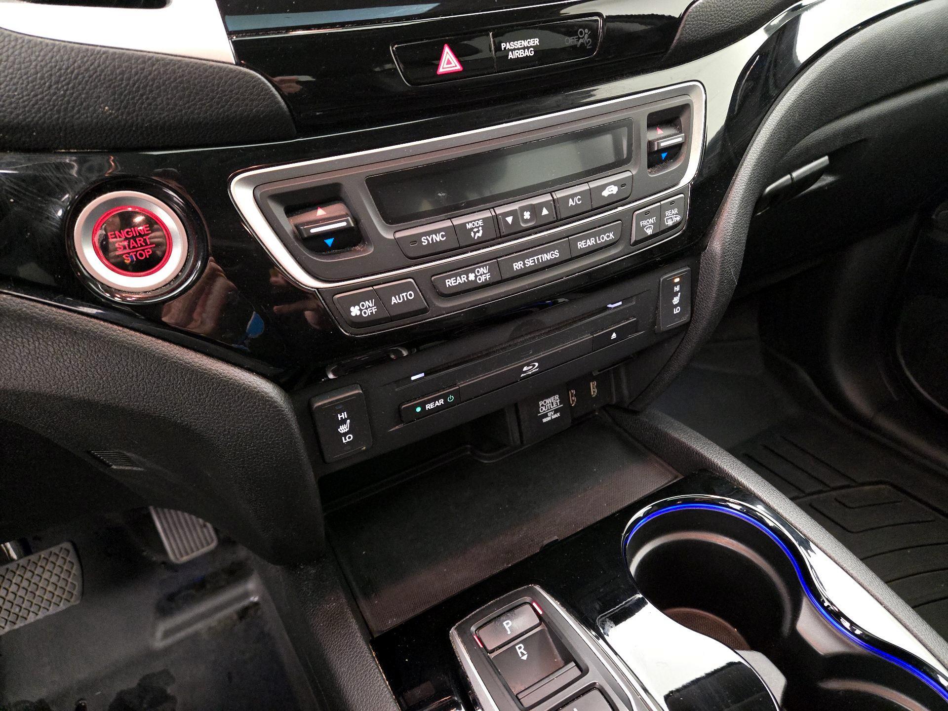 Thumbnail: 2016 Honda Pilot - 16