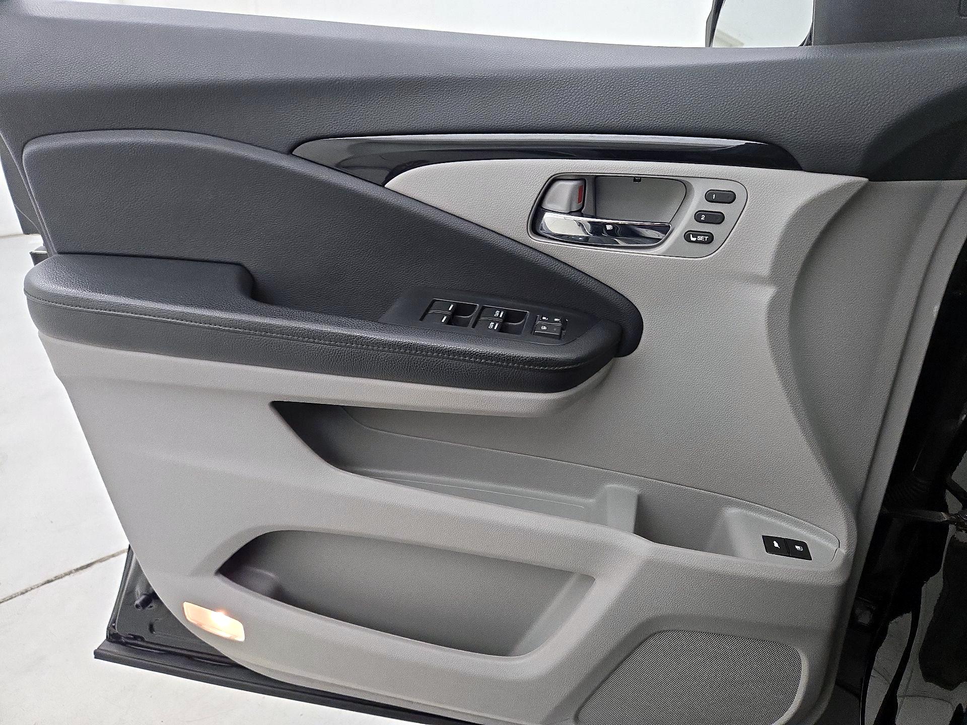 Thumbnail: 2019 Honda Pilot - 12