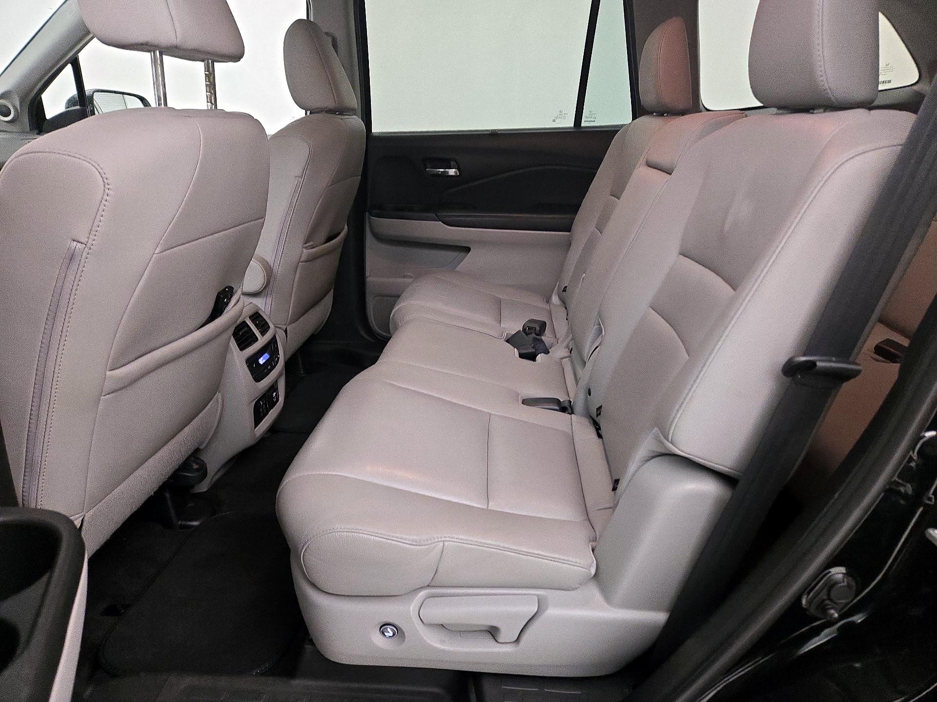 Thumbnail: 2019 Honda Pilot - 20