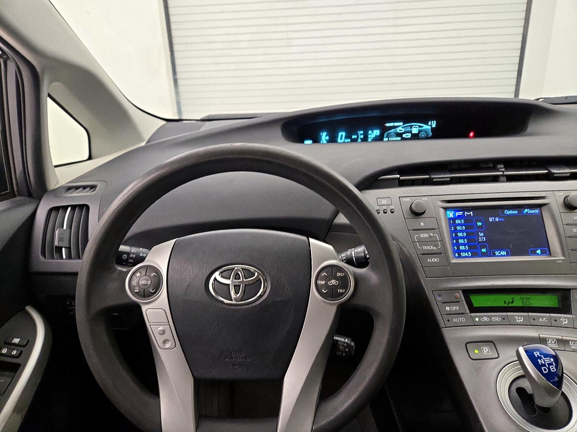 Thumbnail: 2014 Toyota Prius - 10