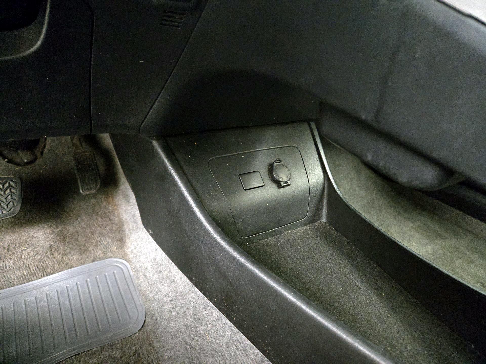 Thumbnail: 2014 Toyota Prius - 17