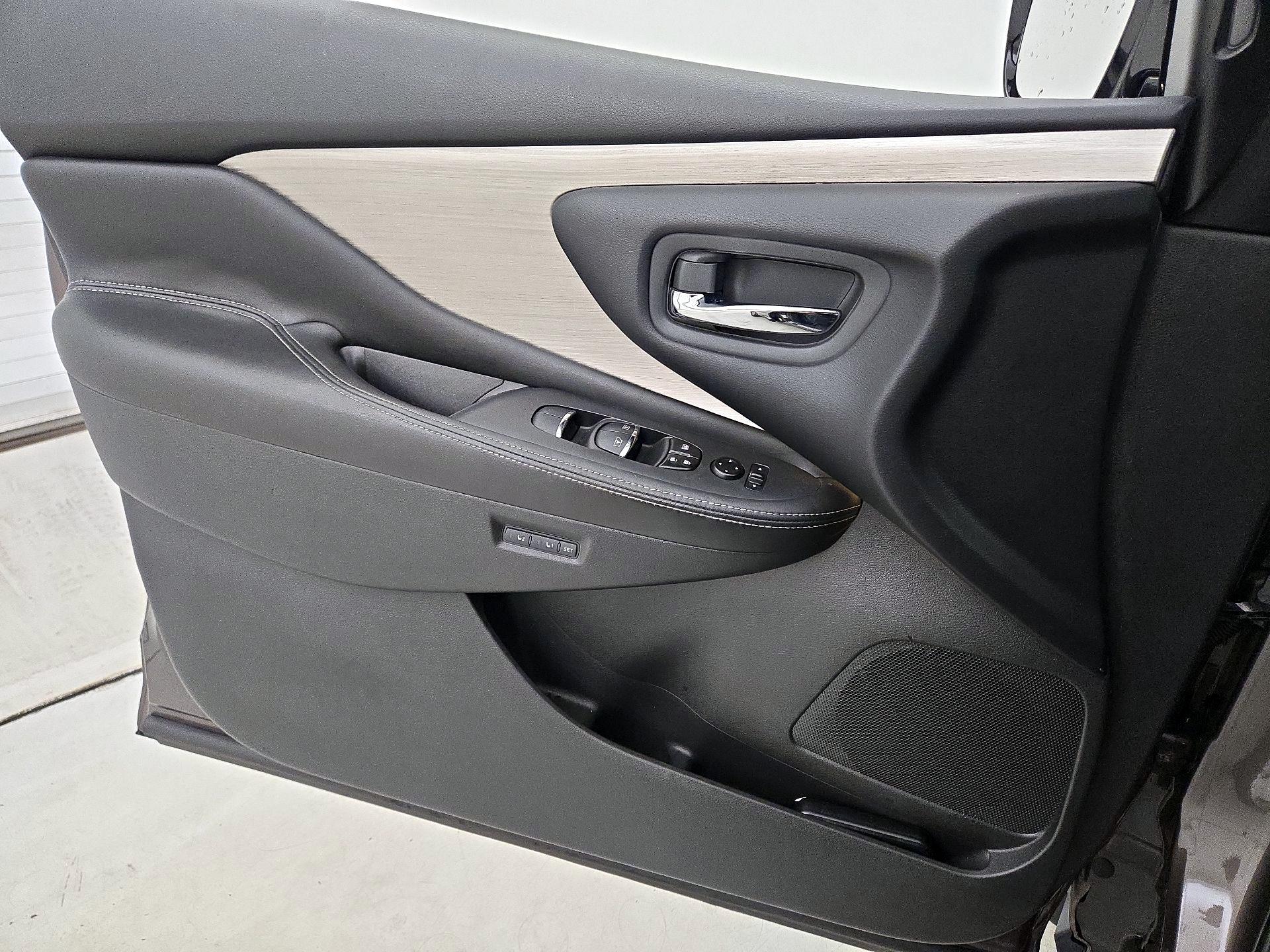 Thumbnail: 2015 Nissan Murano - 12