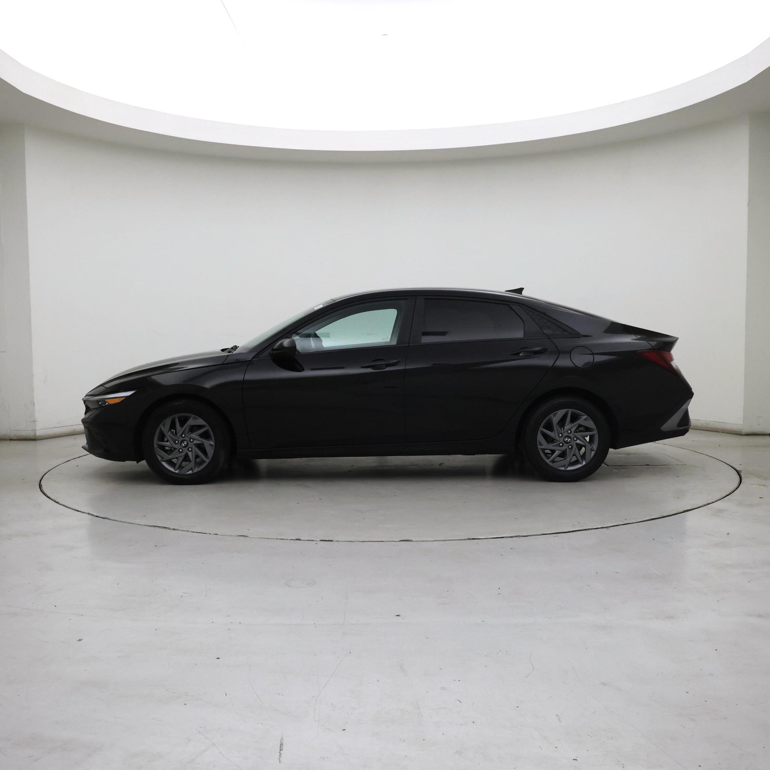 Thumbnail: 2024 Hyundai Elantra - 3