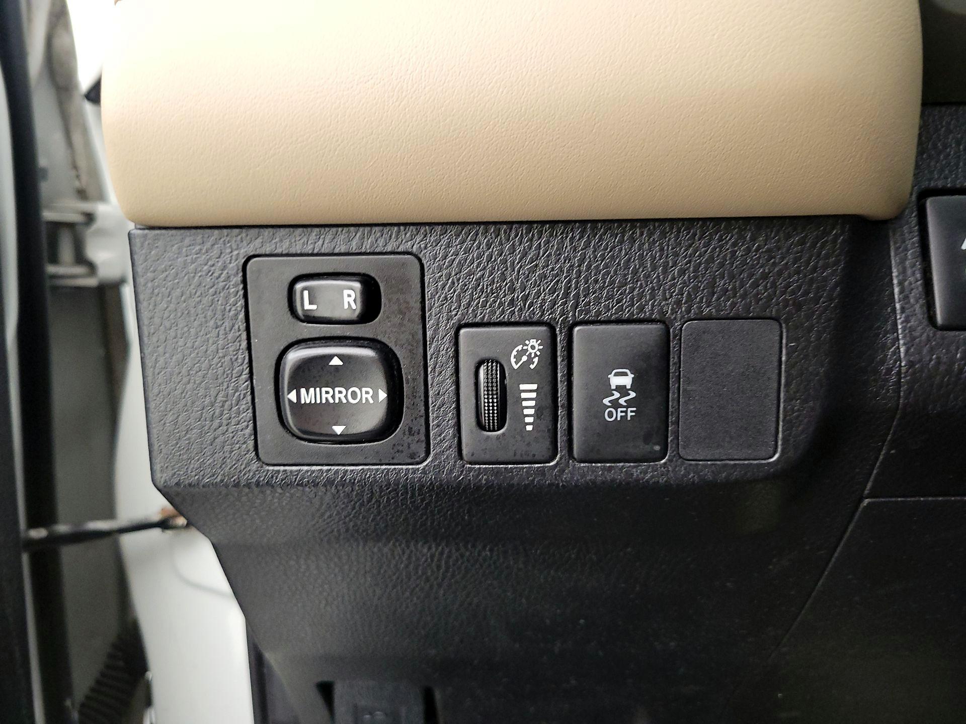 Thumbnail: 2014 Toyota RAV4 - 13