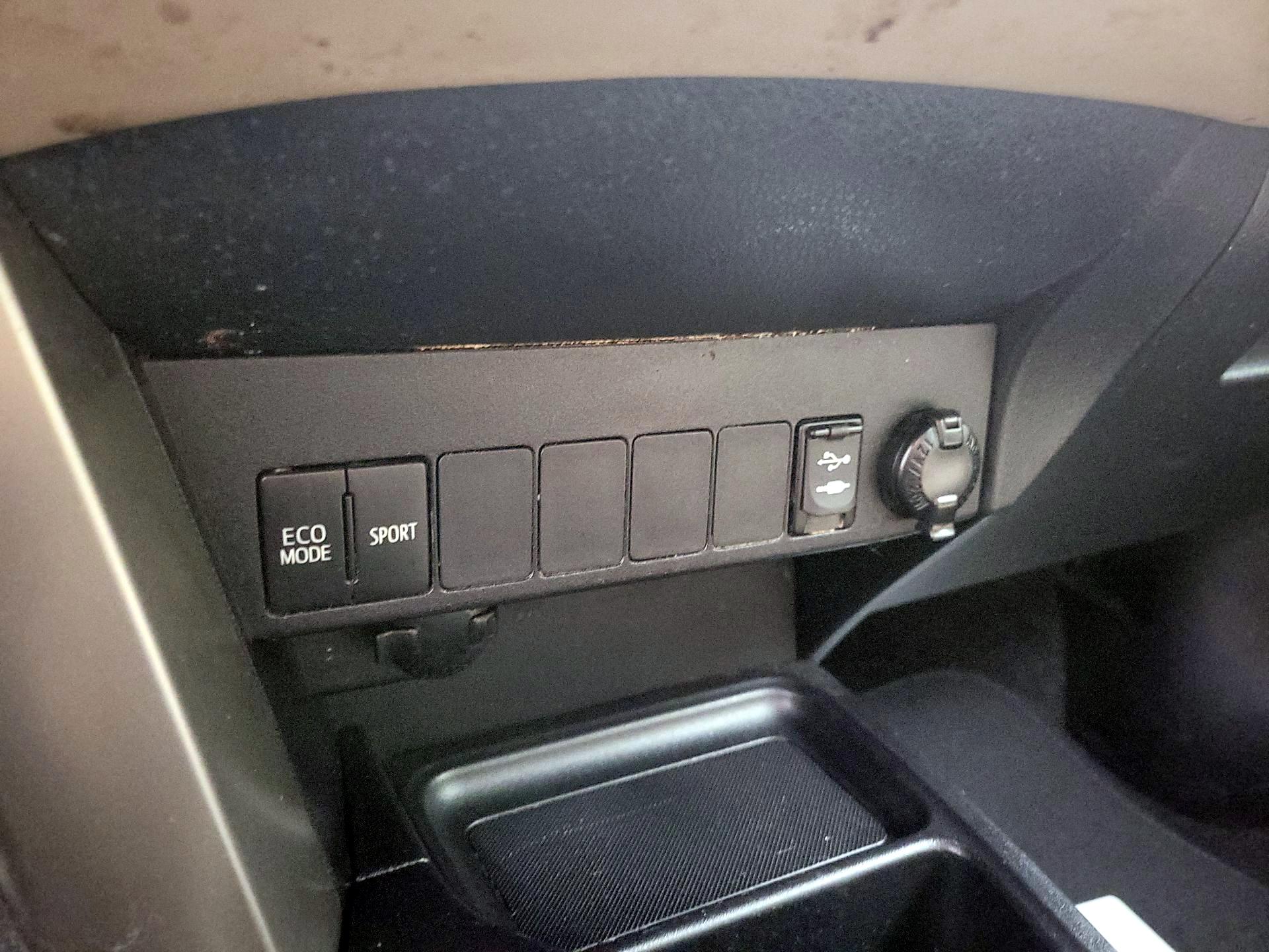 Thumbnail: 2014 Toyota RAV4 - 18