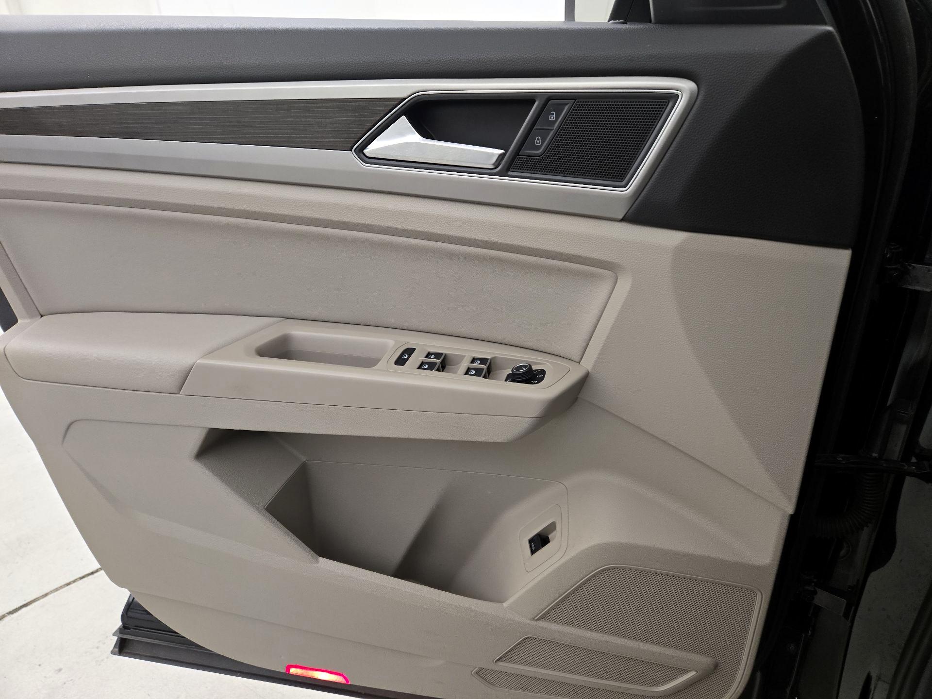 Thumbnail: 2018 Volkswagen Atlas - 12