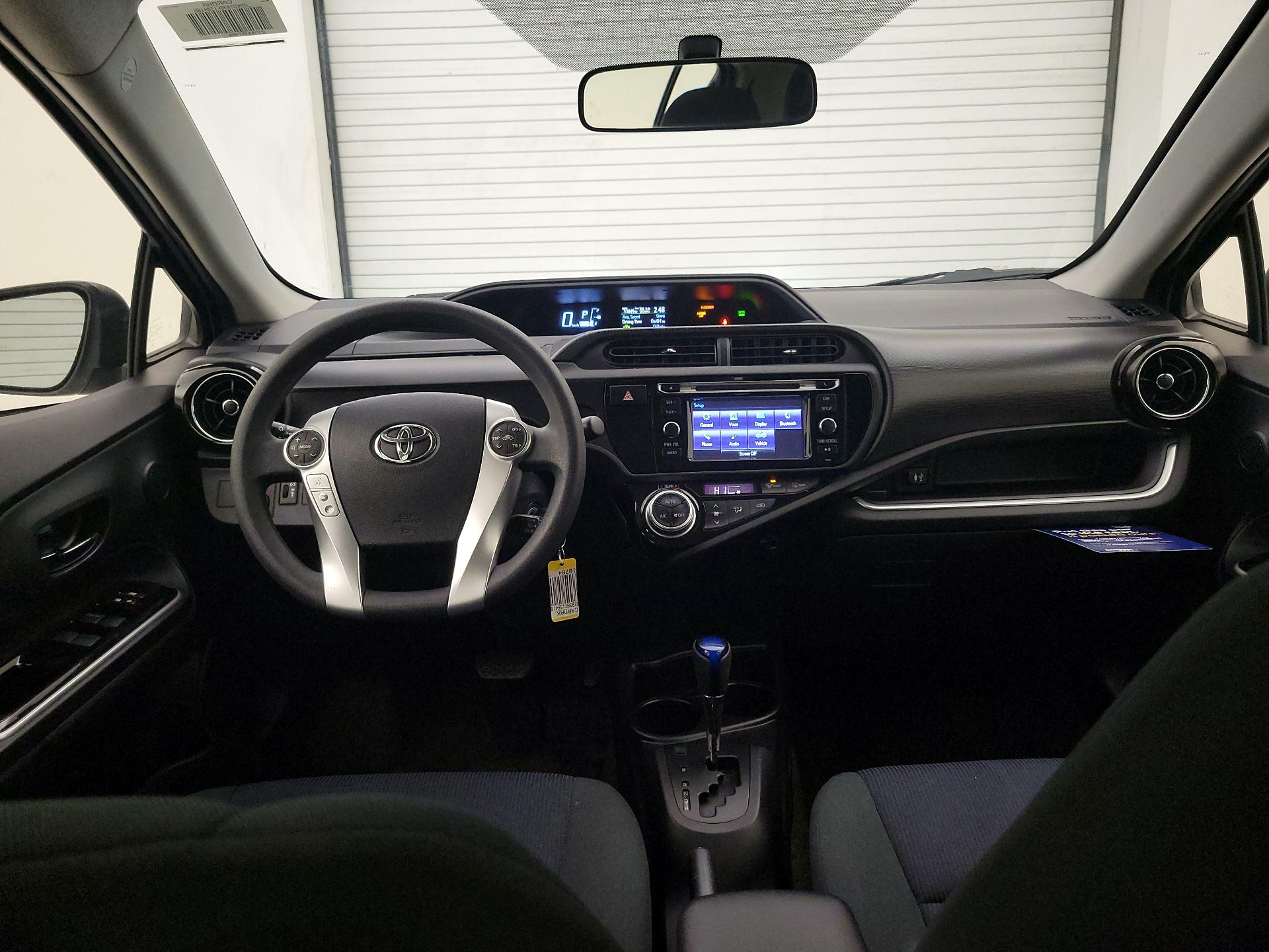 Thumbnail: 2015 Toyota Prius c - 9
