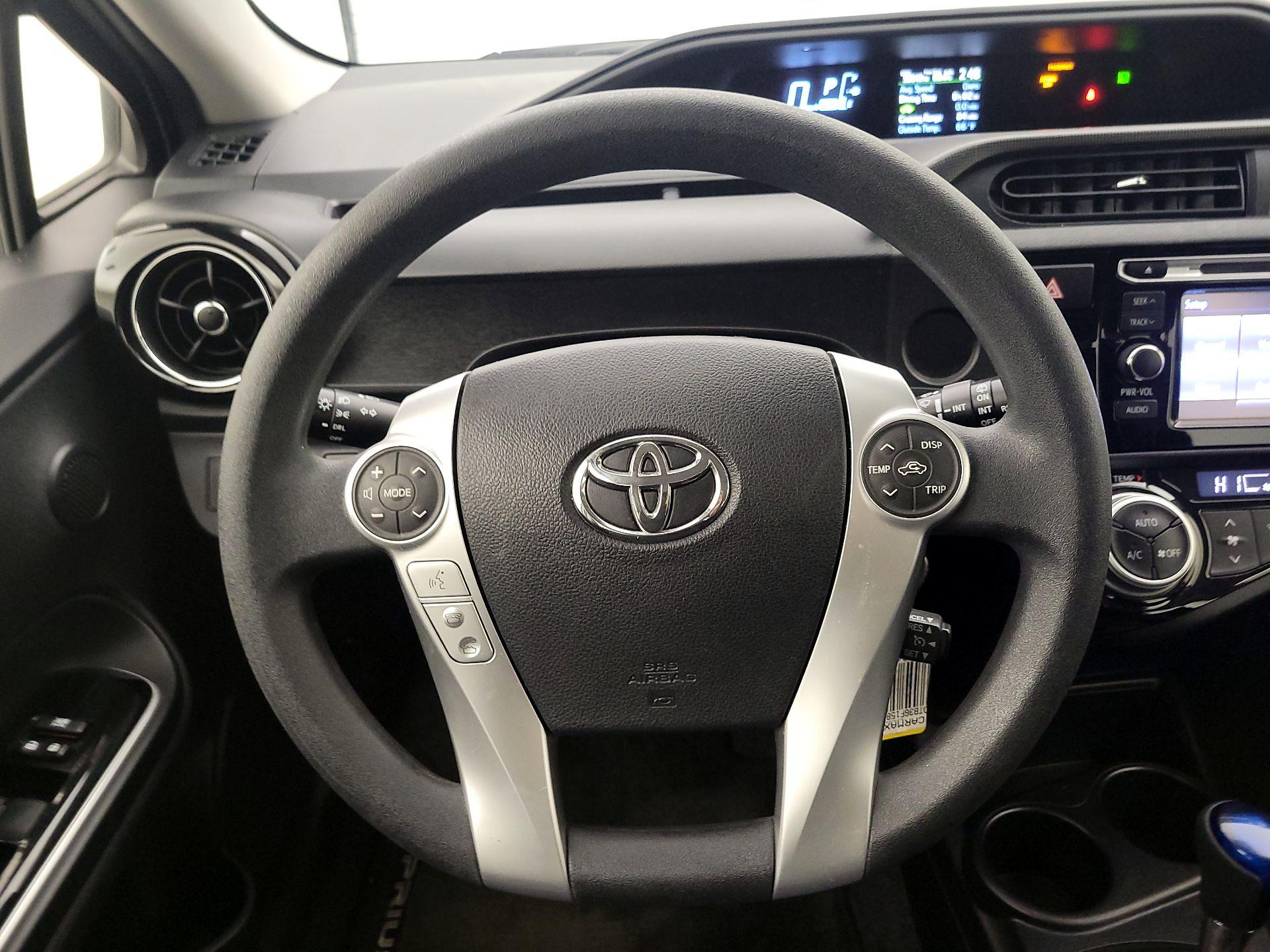 Thumbnail: 2015 Toyota Prius c - 10
