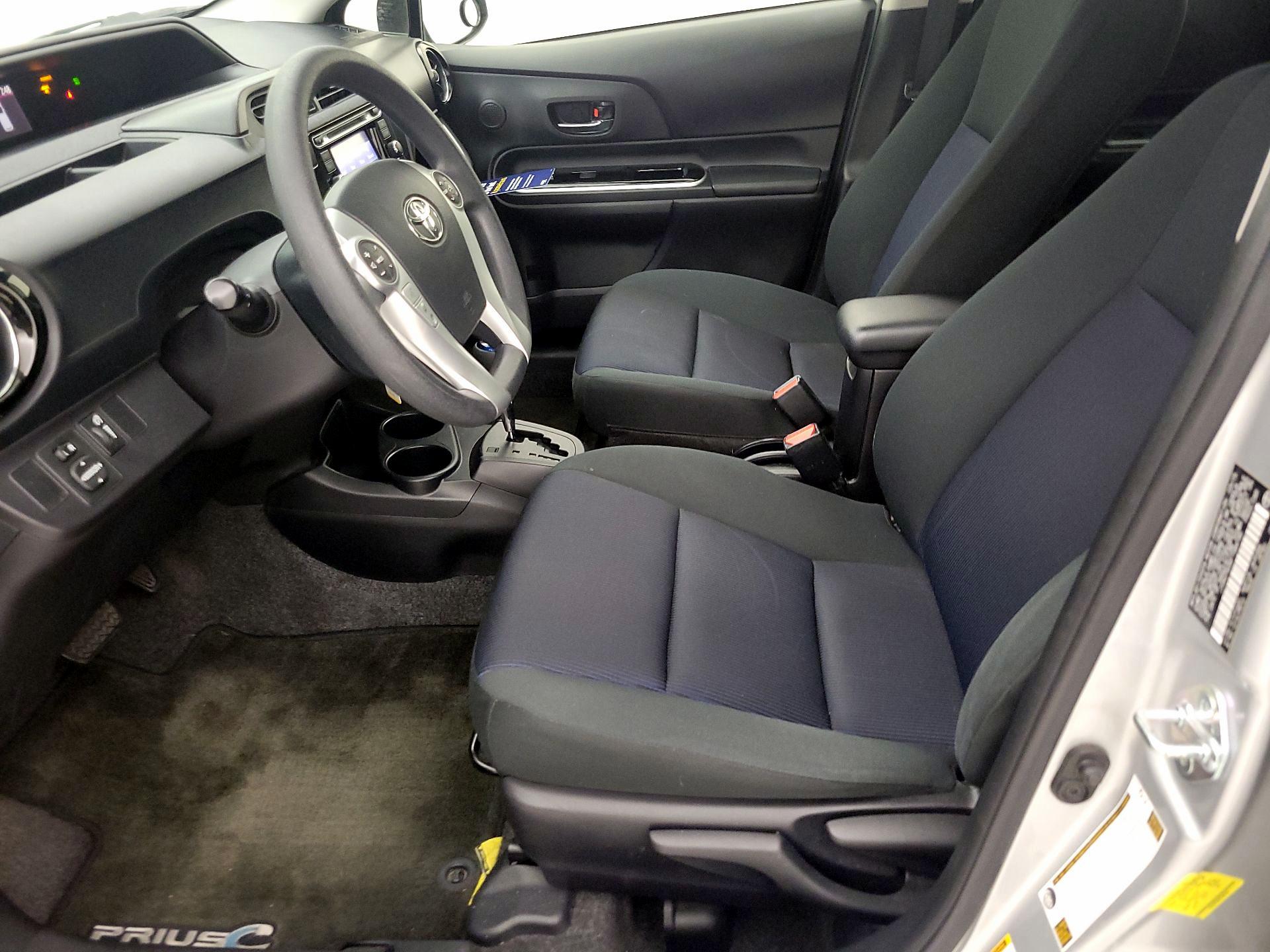 Thumbnail: 2015 Toyota Prius c - 11