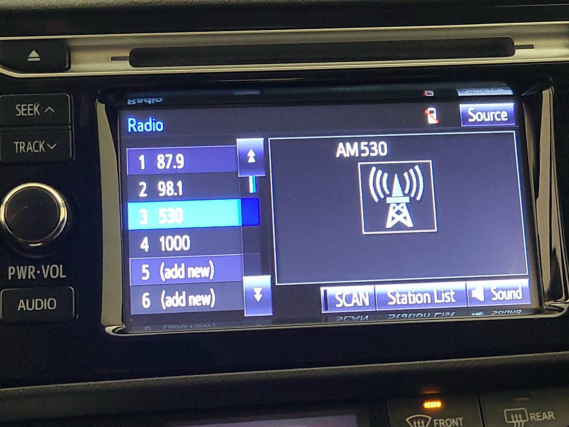 Thumbnail: 2015 Toyota Prius c - 15