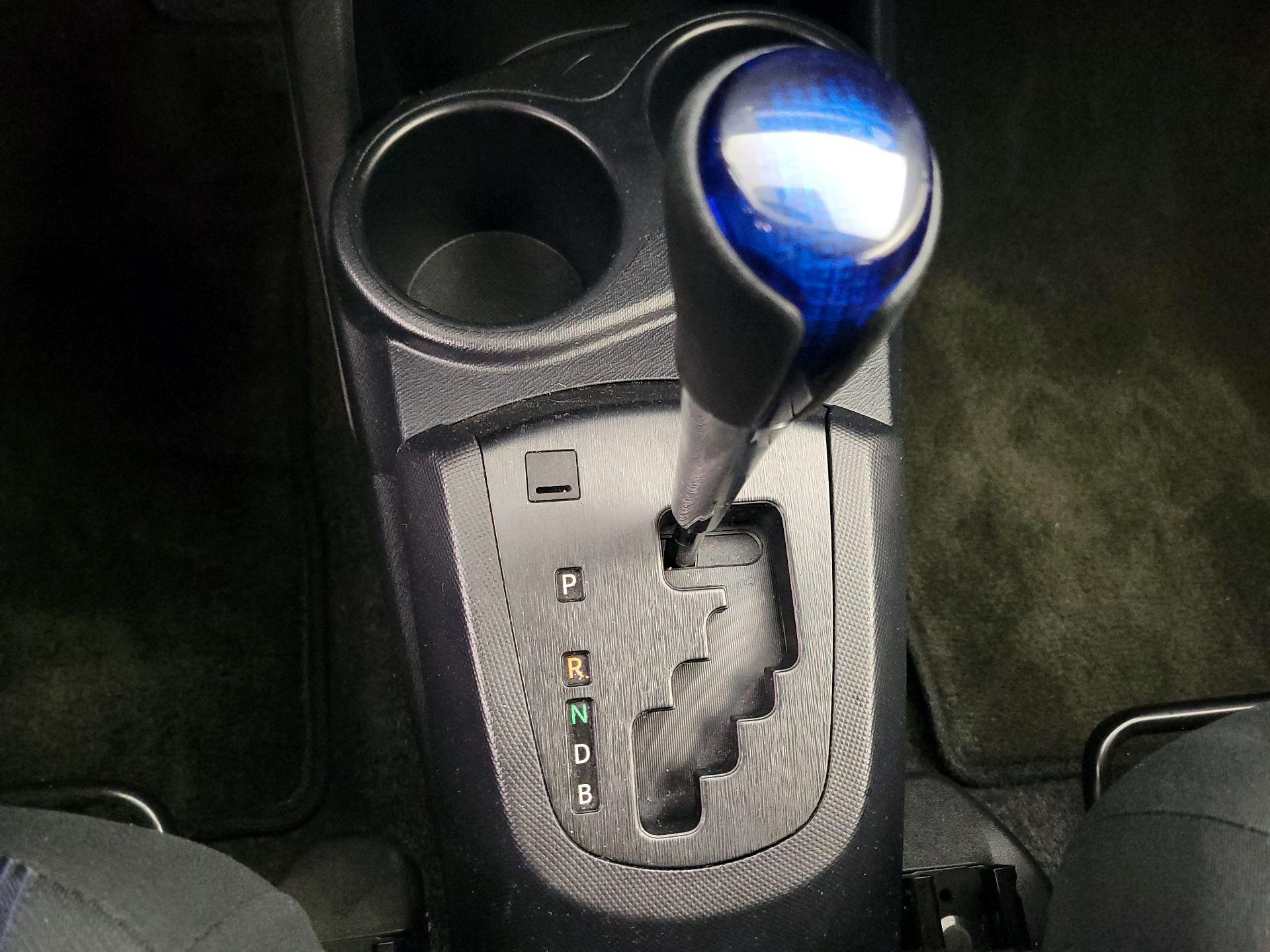 Thumbnail: 2015 Toyota Prius c - 17