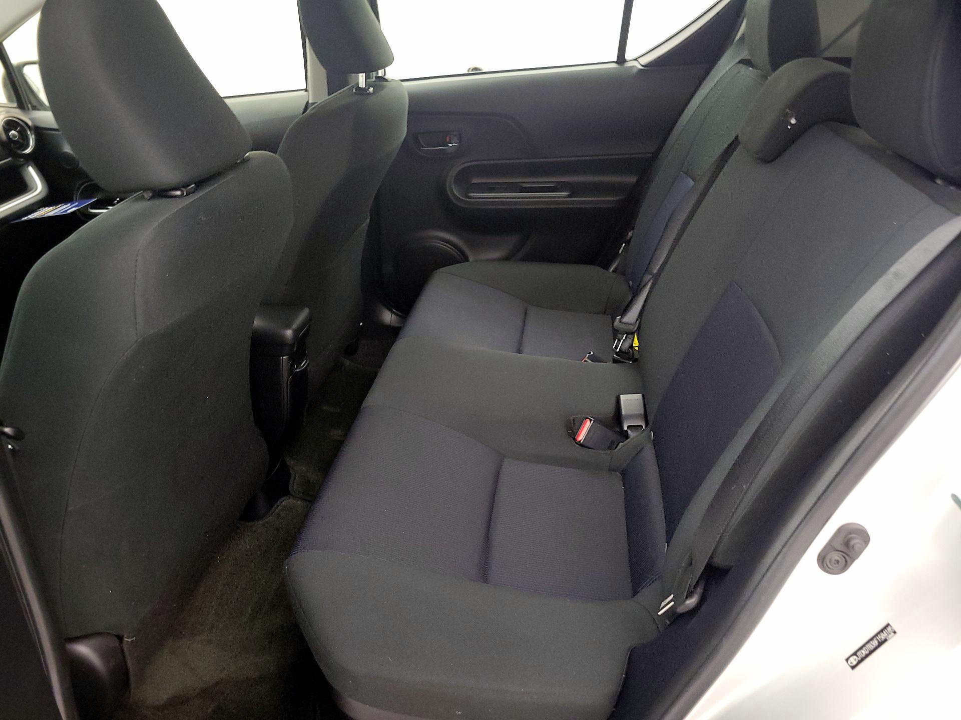 Thumbnail: 2015 Toyota Prius c - 18