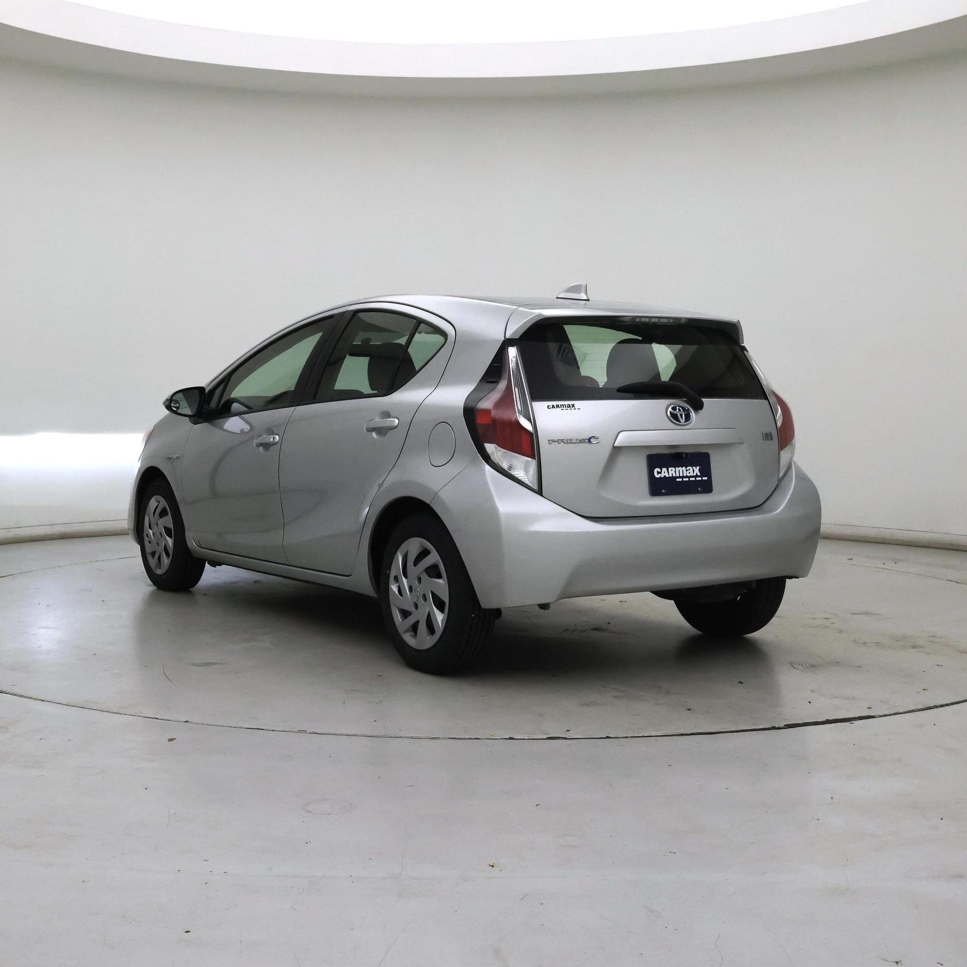 Thumbnail: 2015 Toyota Prius c - 2
