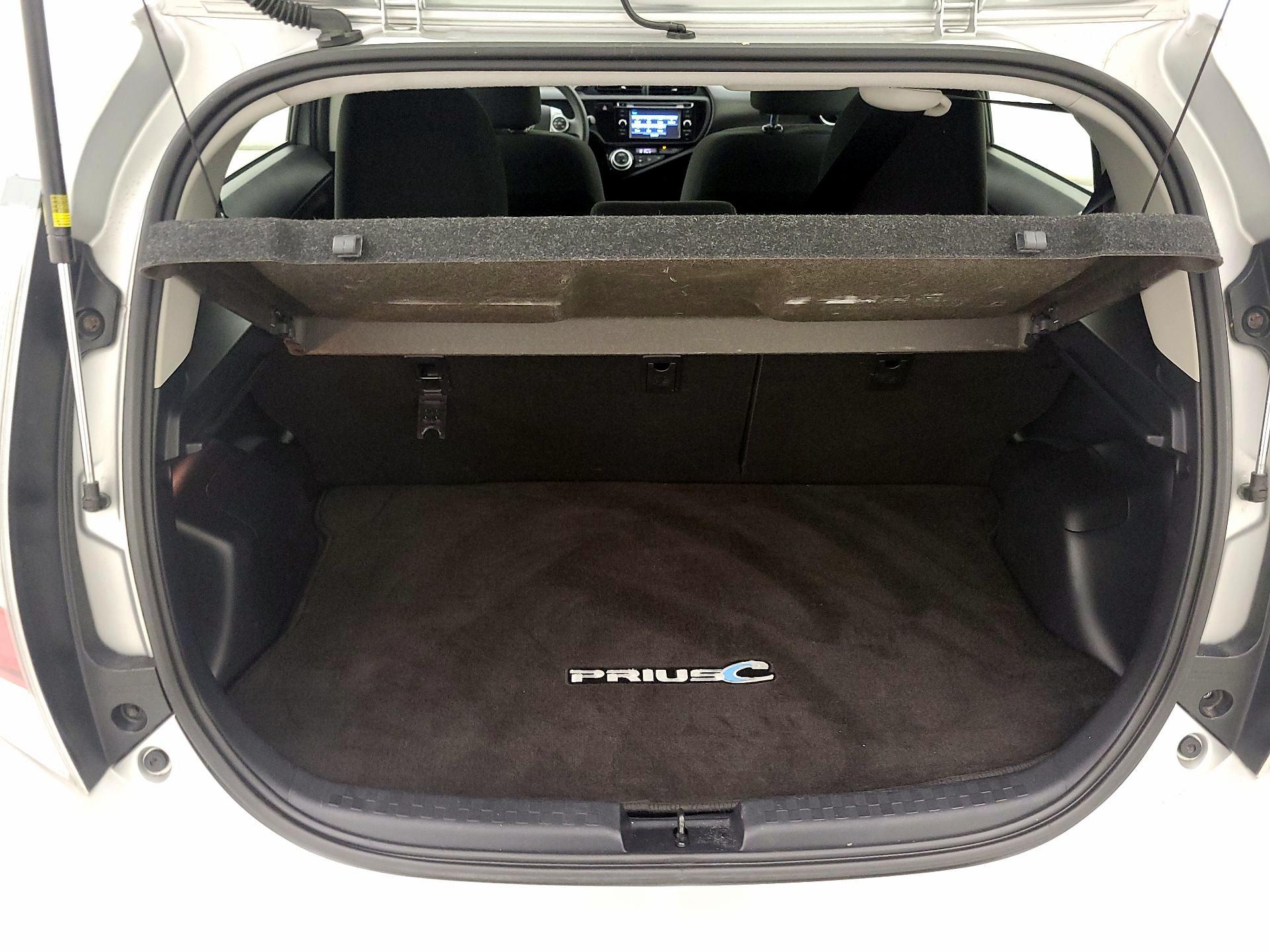 Thumbnail: 2015 Toyota Prius c - 19