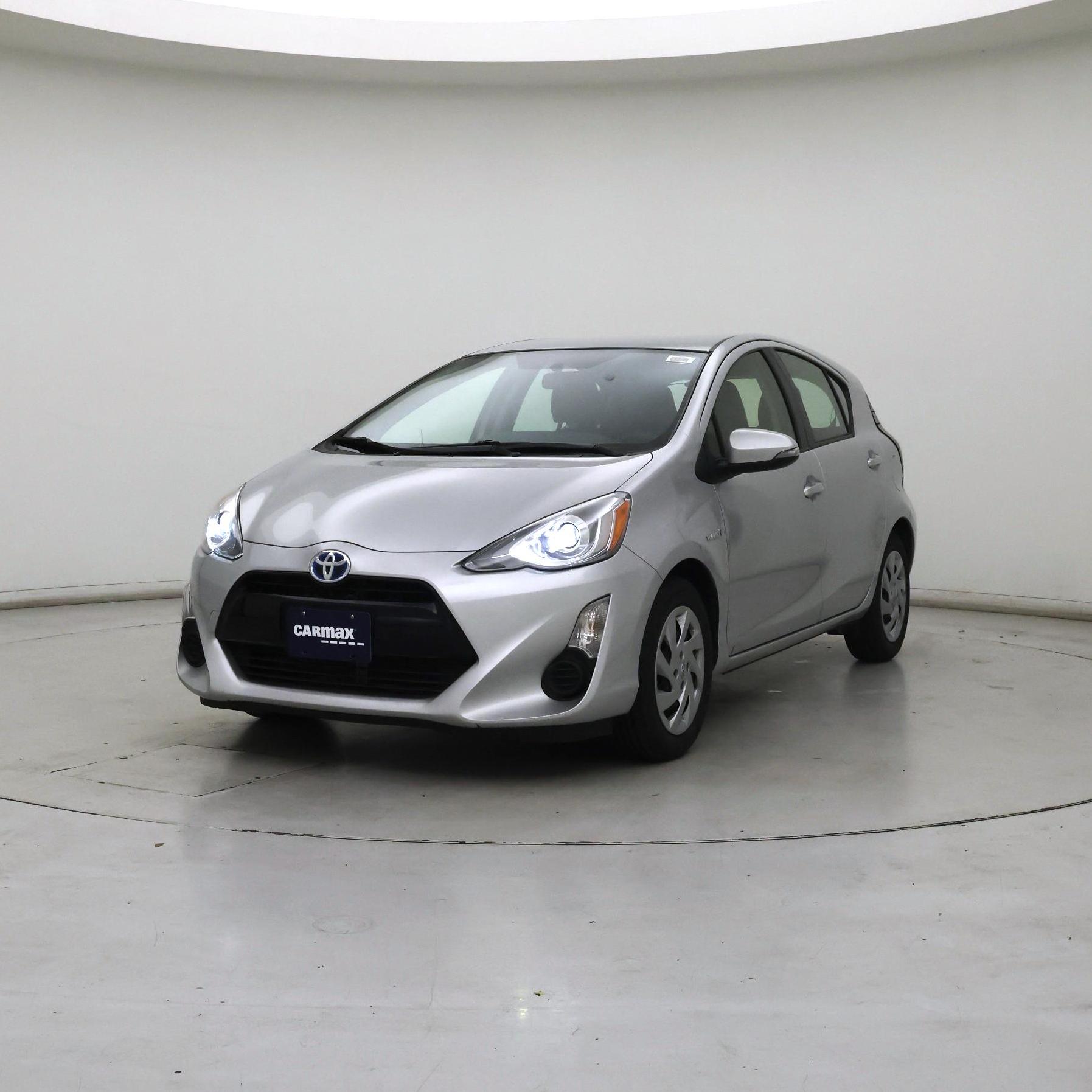 Thumbnail: 2015 Toyota Prius c - 4