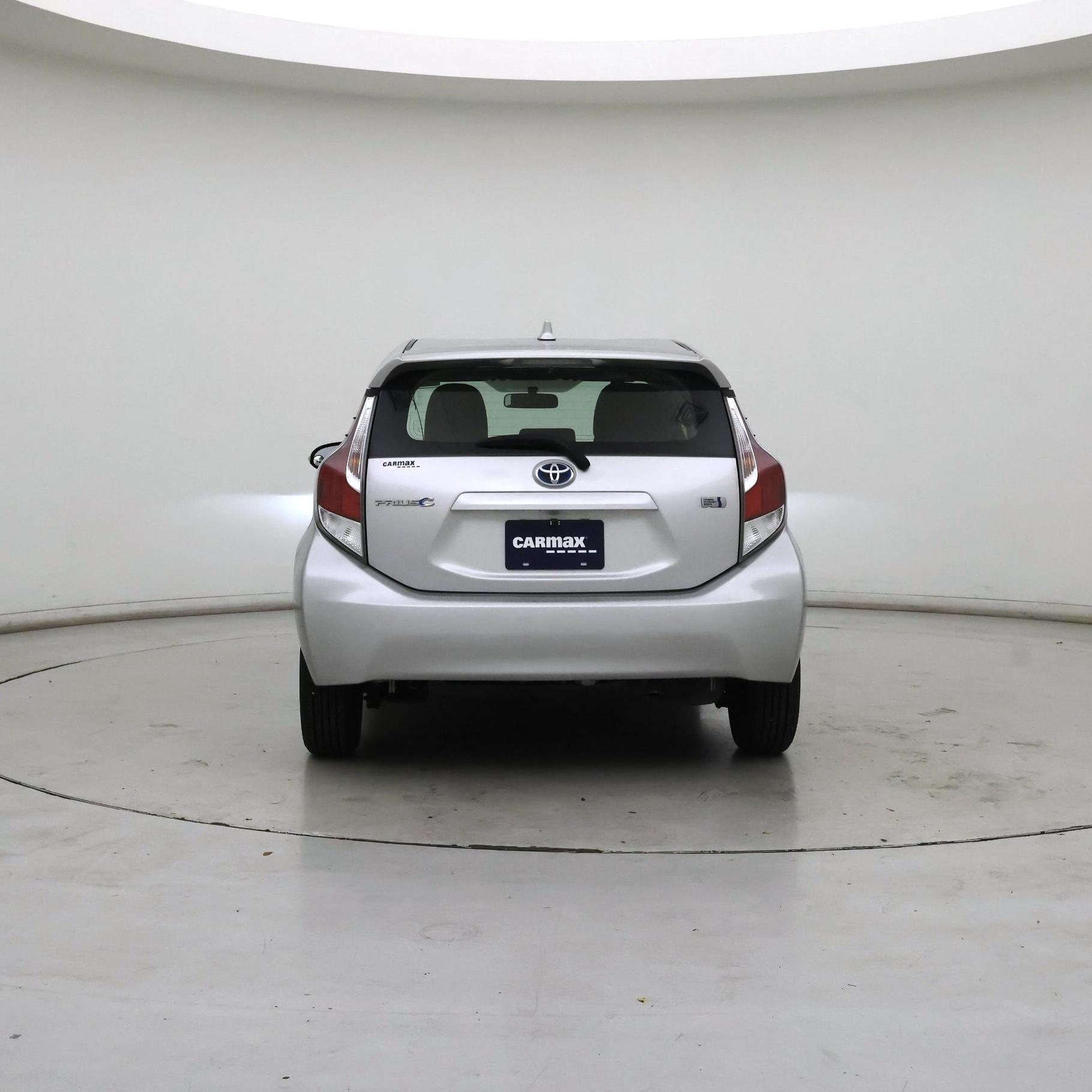 Thumbnail: 2015 Toyota Prius c - 6