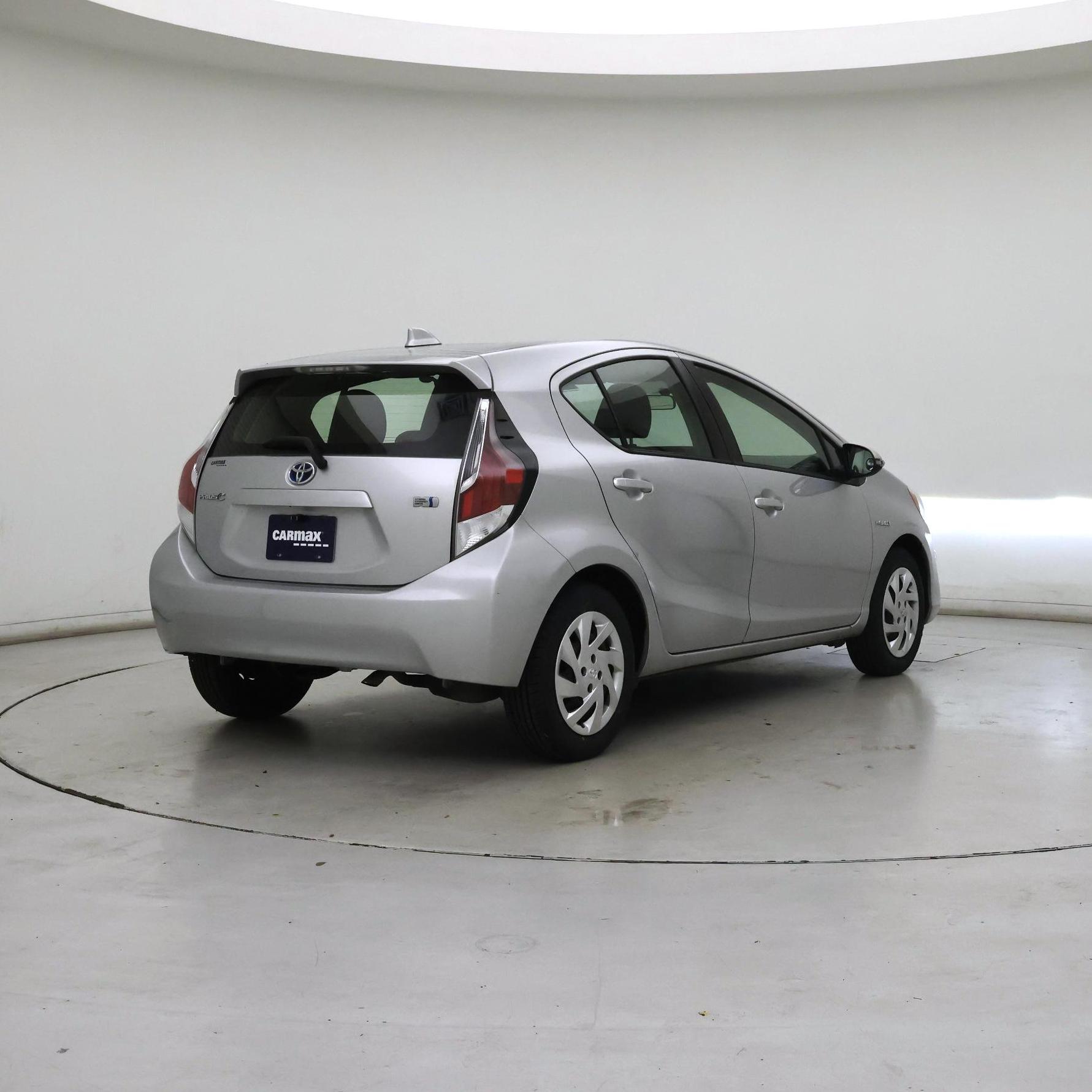 Thumbnail: 2015 Toyota Prius c - 8
