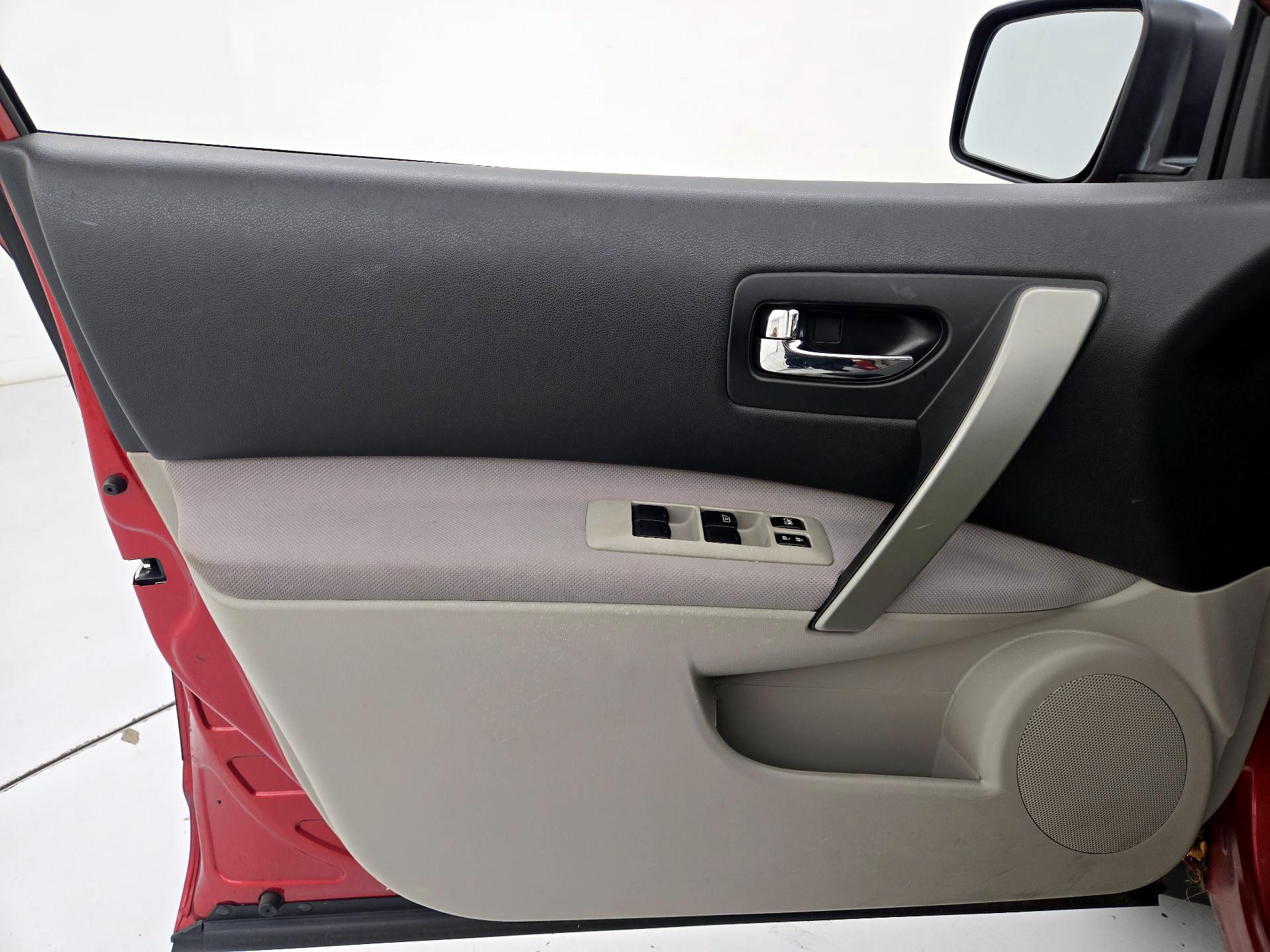 Thumbnail: 2014 Nissan Rogue - 12