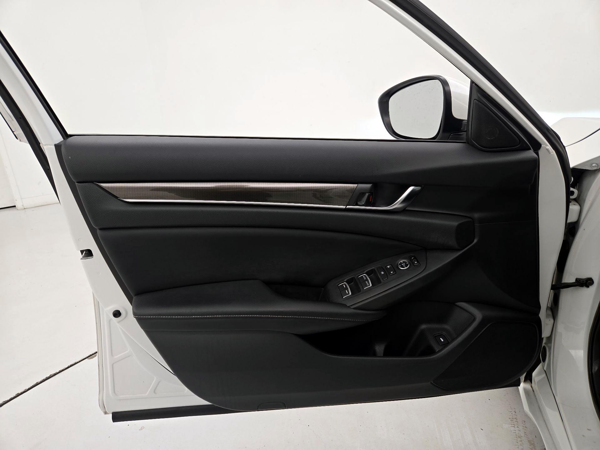 Thumbnail: 2018 Honda Accord - 12