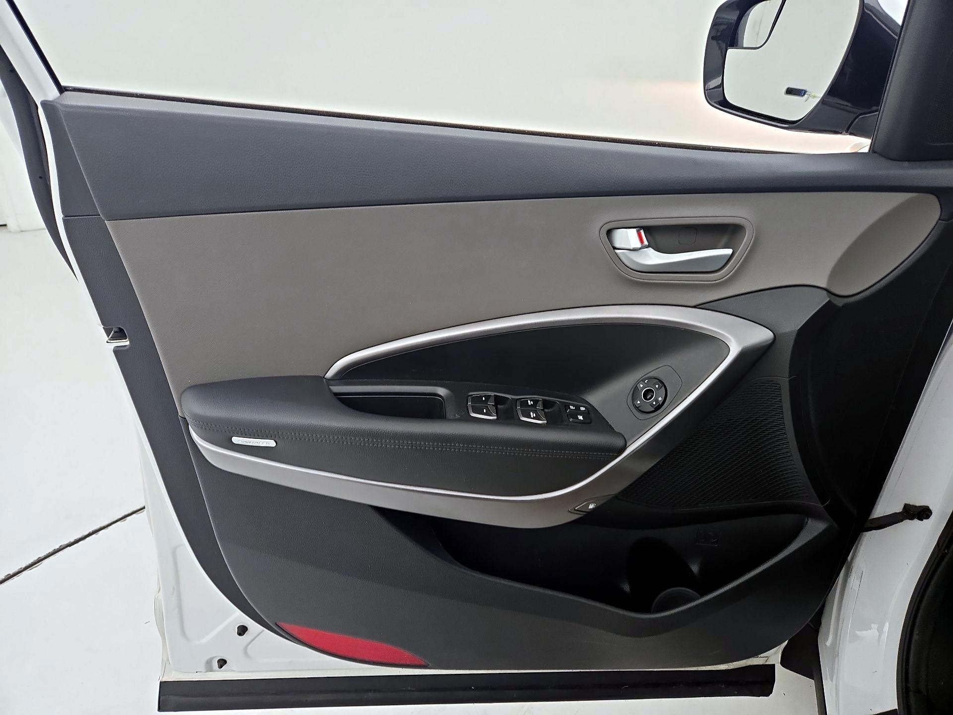 Thumbnail: 2017 Hyundai Santa Fe - 12