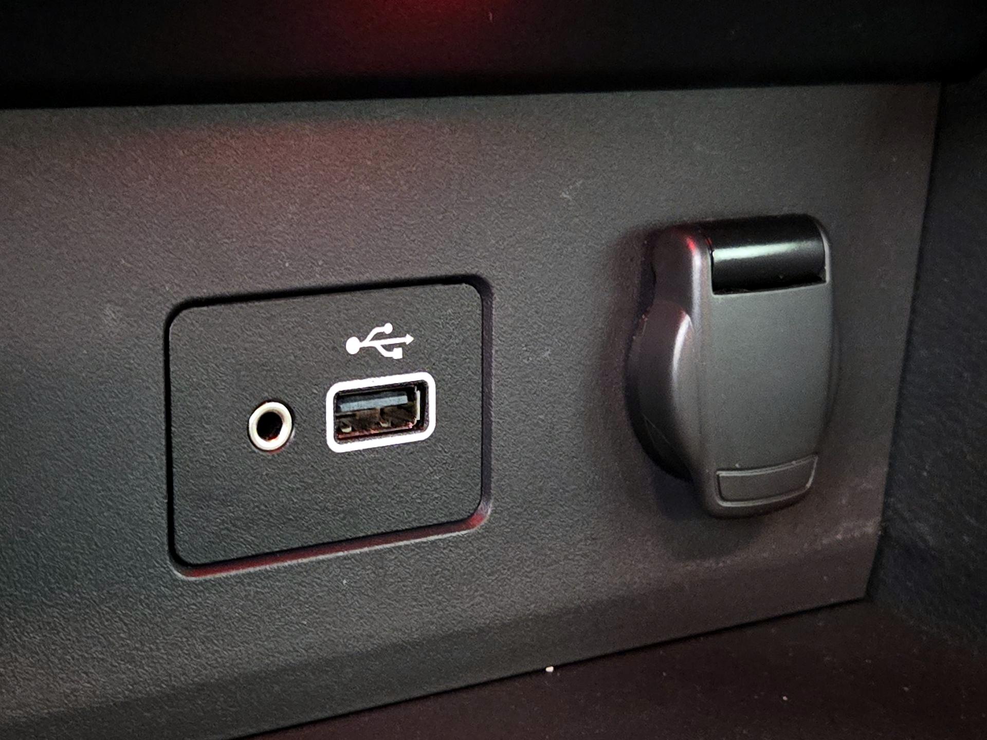 Thumbnail: 2020 Nissan Sentra - 17