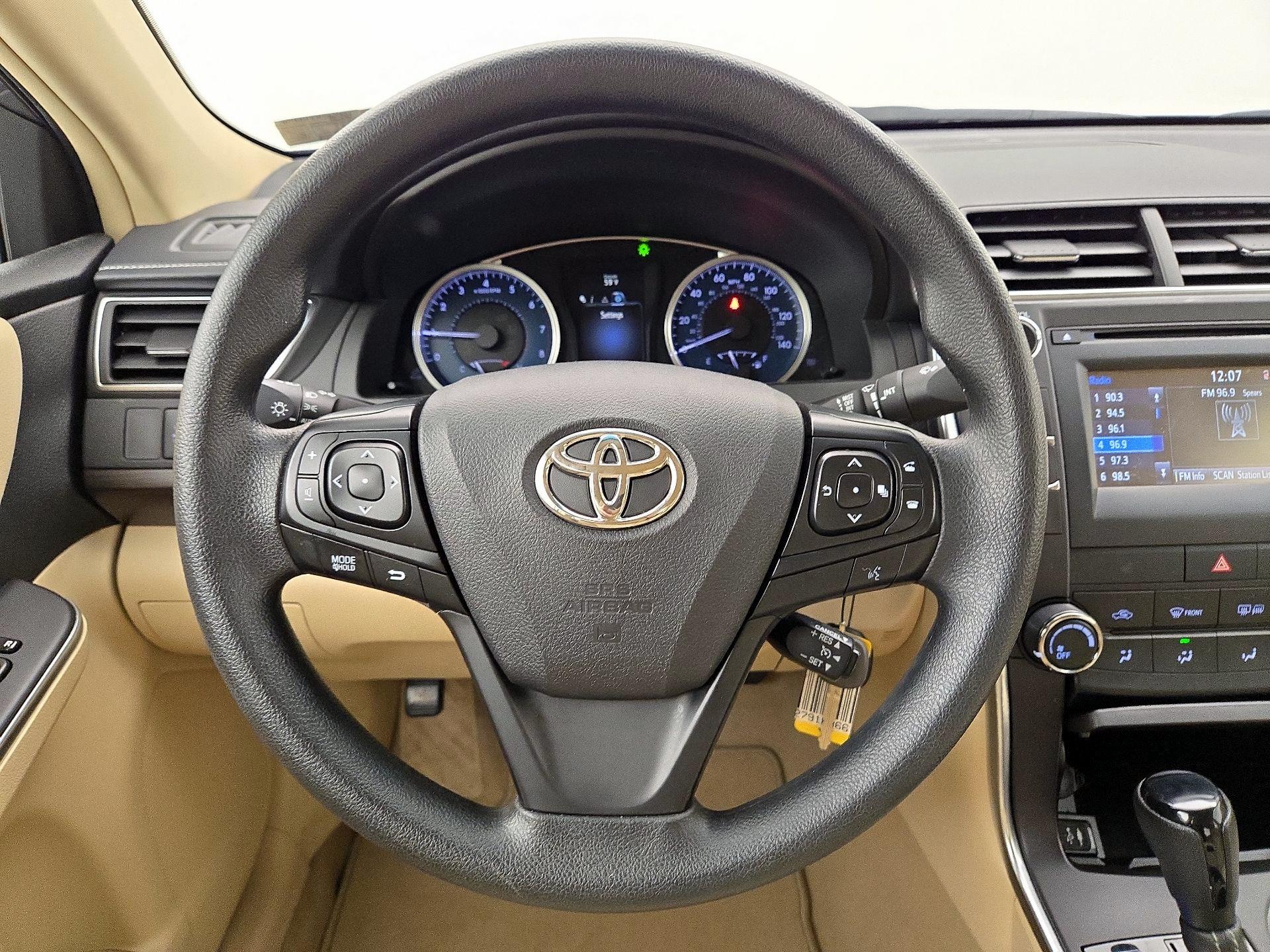 Thumbnail: 2016 Toyota Camry - 10
