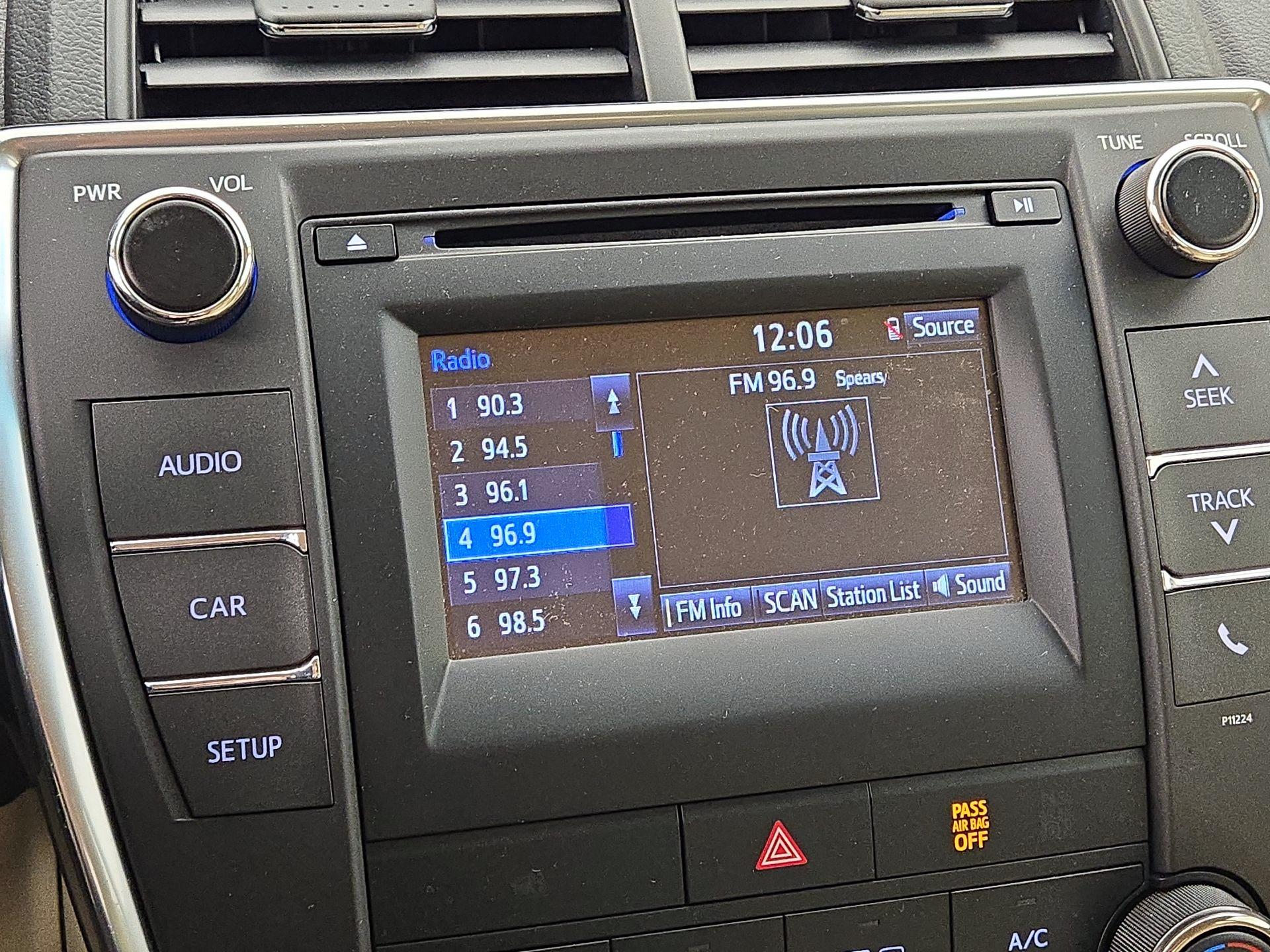 Thumbnail: 2016 Toyota Camry - 15