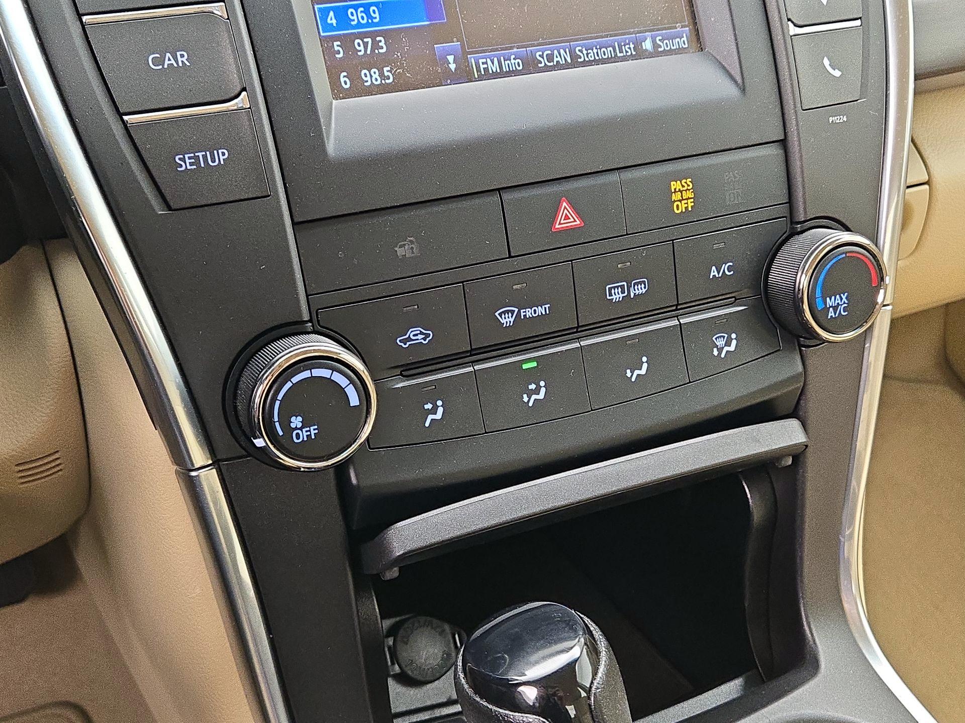 Thumbnail: 2016 Toyota Camry - 16